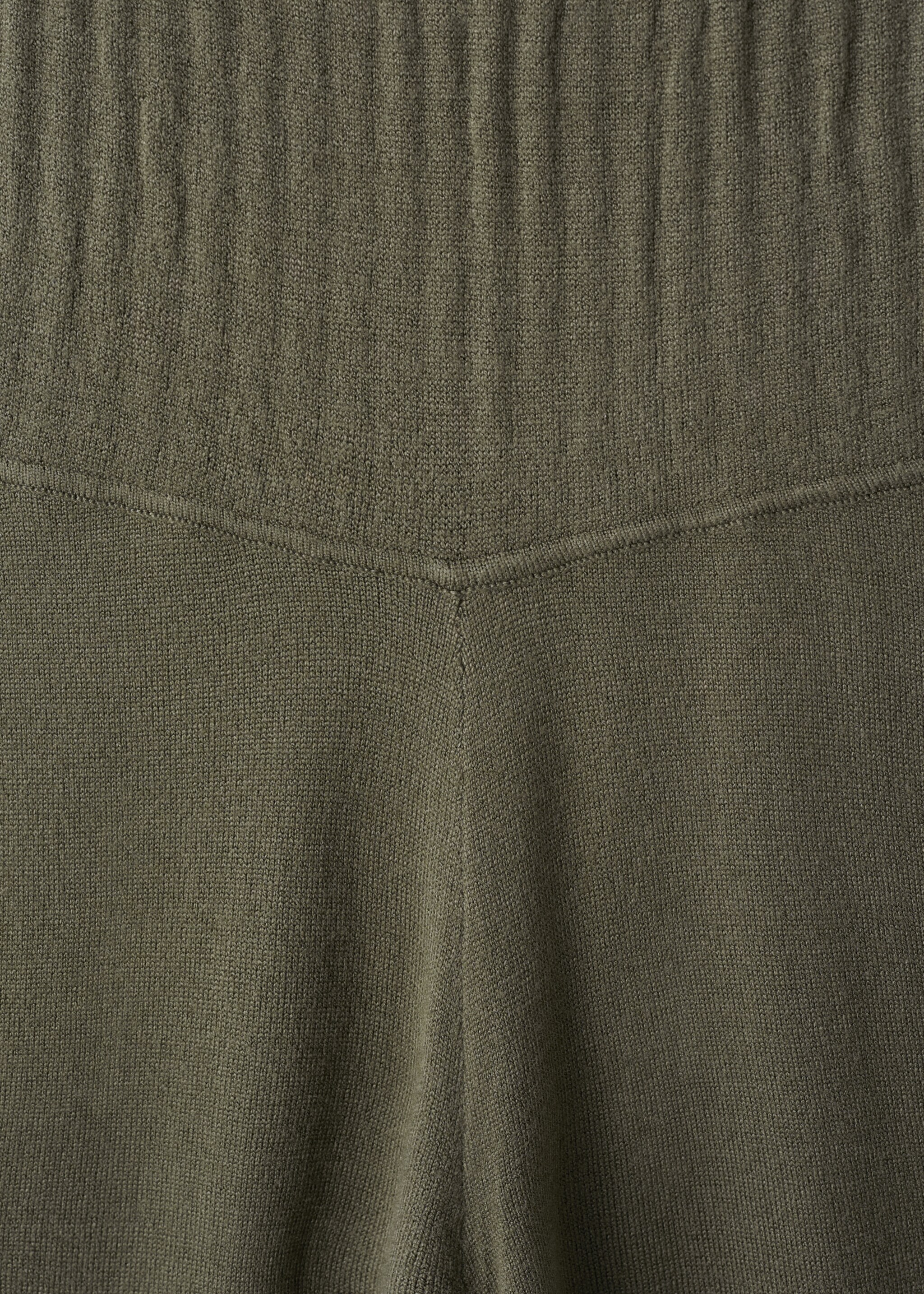 Straight-fit trousers with elastic waist - Details of the article 0, Khaki. Ref: 27071300-00.