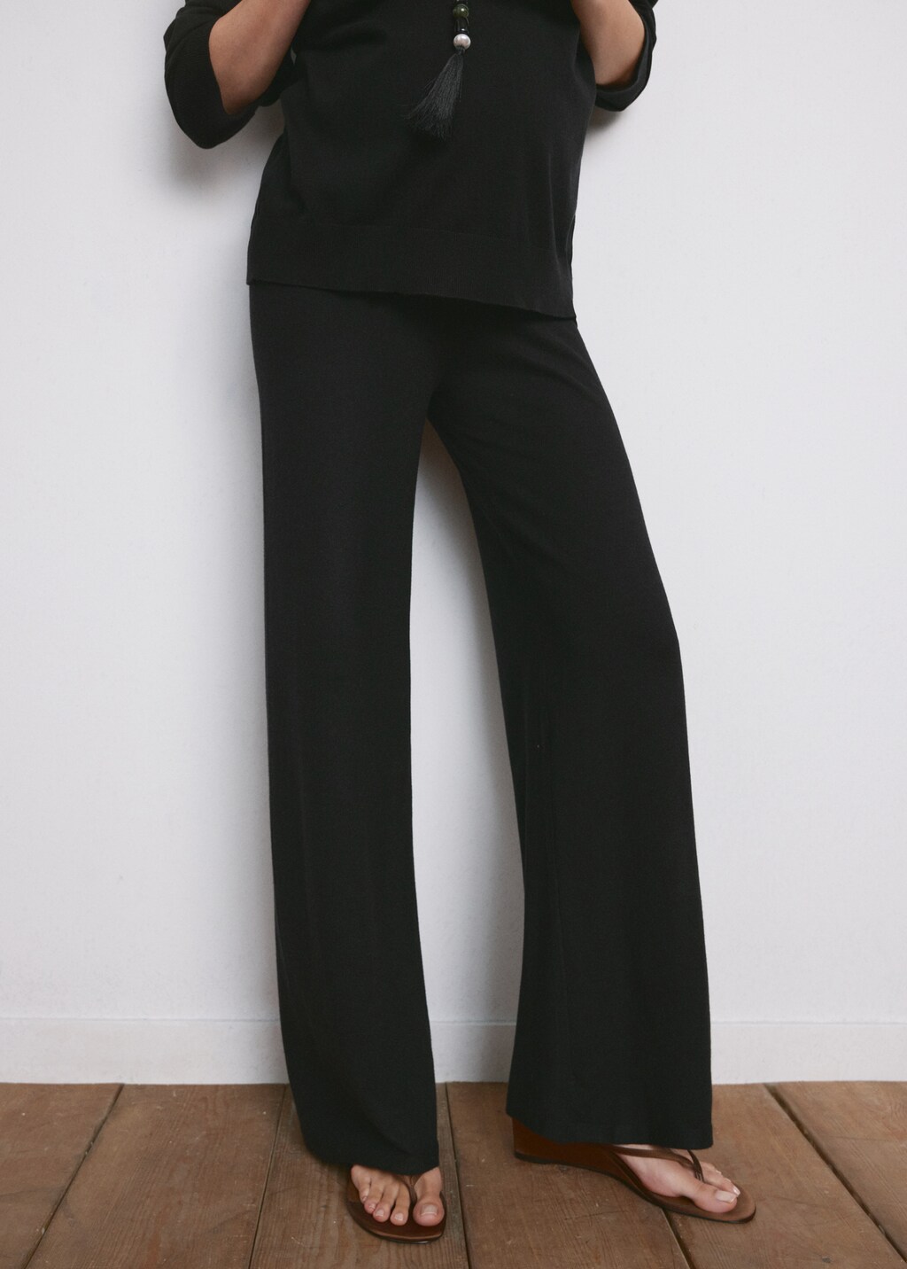 Straight-fit pants with elastic waist