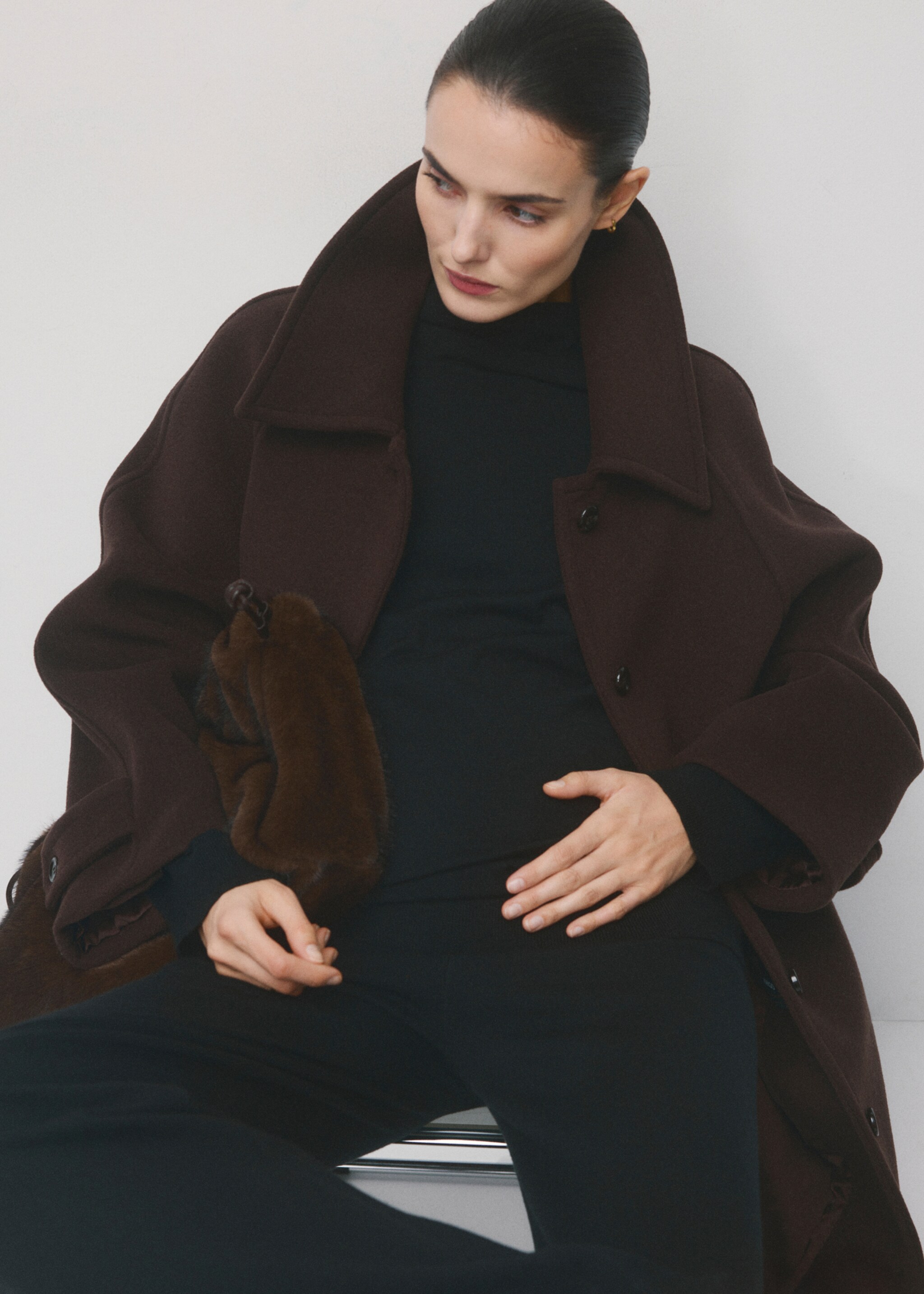 Straight-fit trousers with elastic waist - Details of the article 1, Black. Ref: 27071300-00.