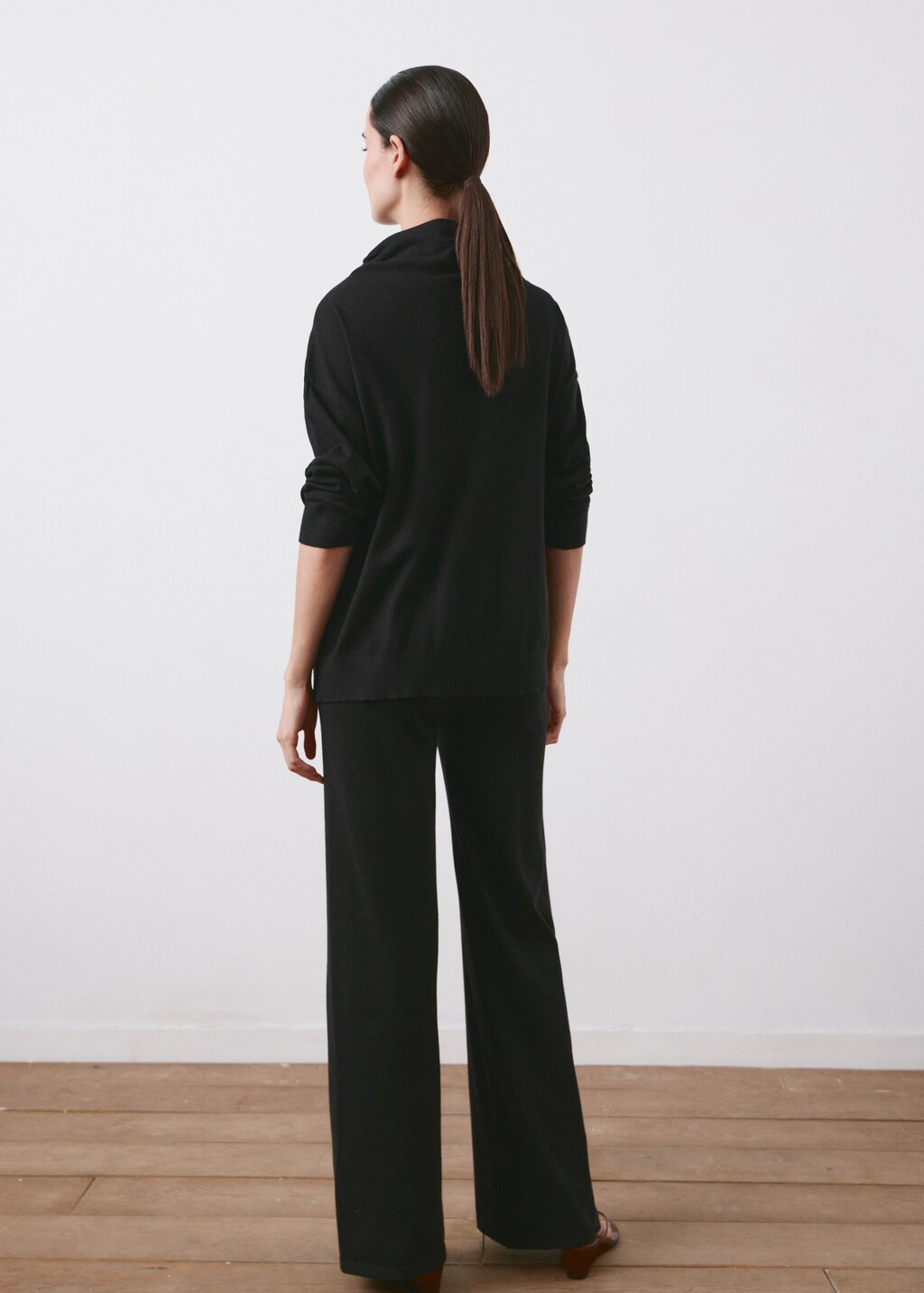 Straight-fit pants with elastic waist - image 3