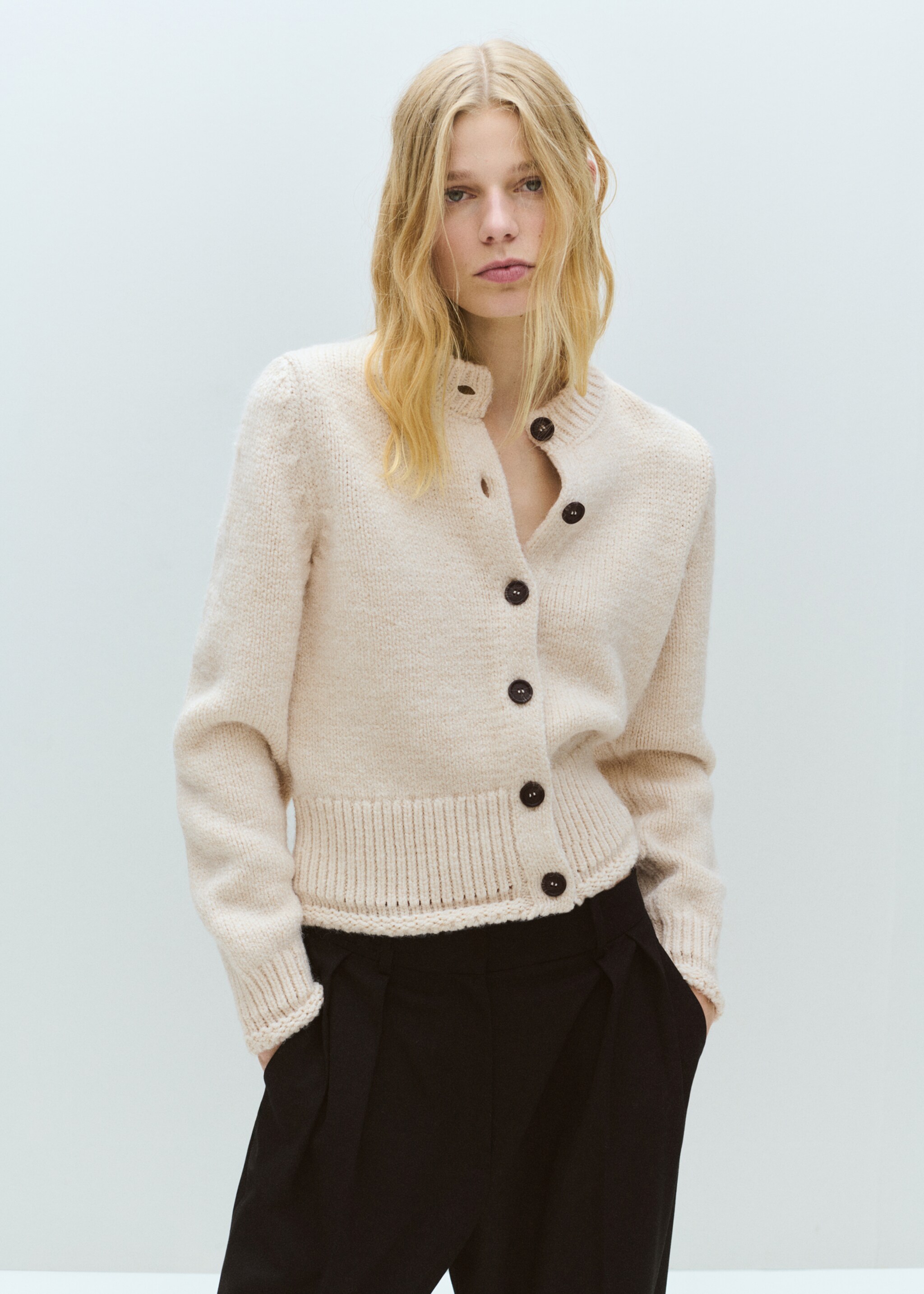 Knitted button cardigan - Medium plane, Ecru. Ref: 27071307-00.
