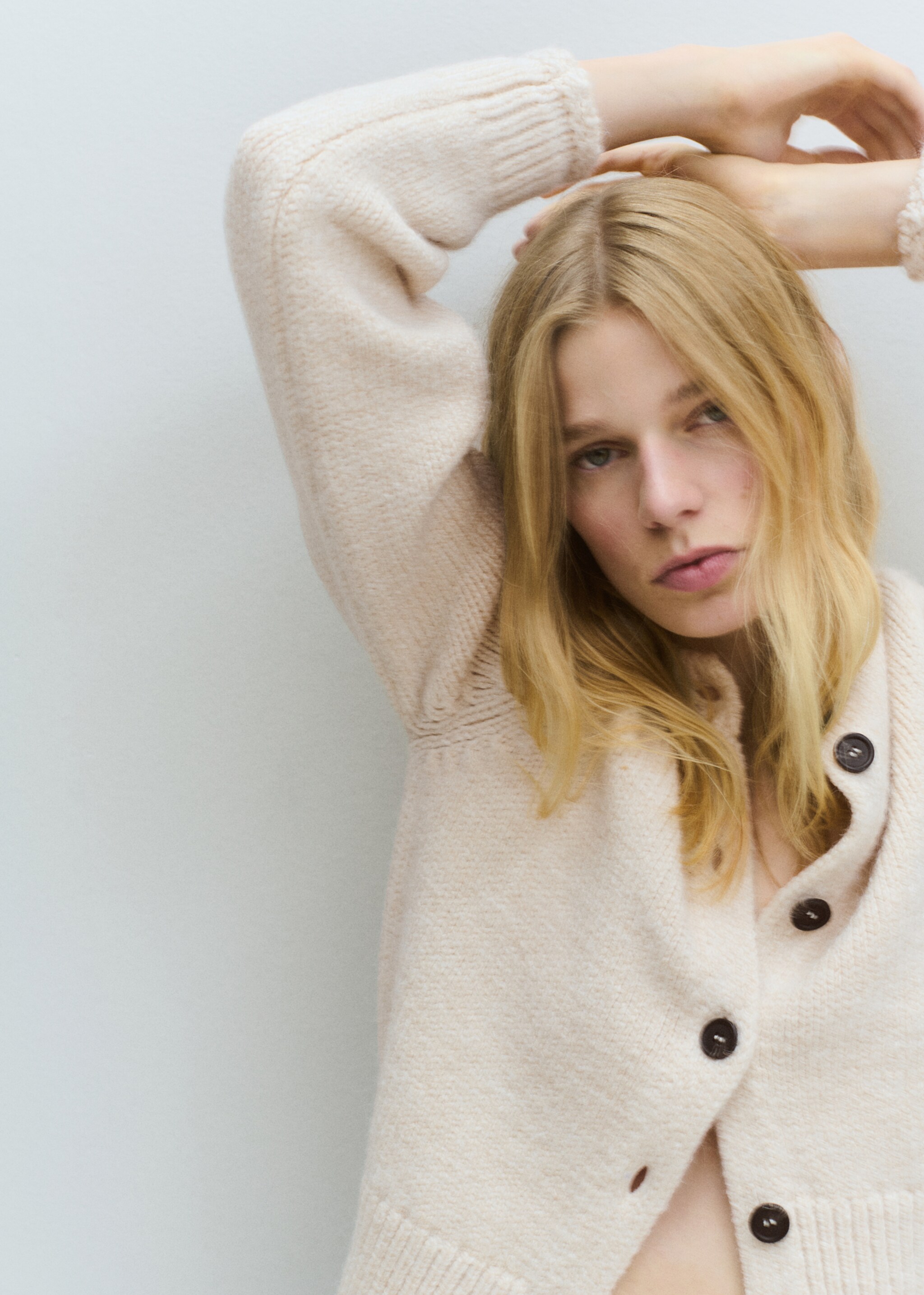 Knitted button cardigan - Details of the article 1, Ecru. Ref: 27071307-00.