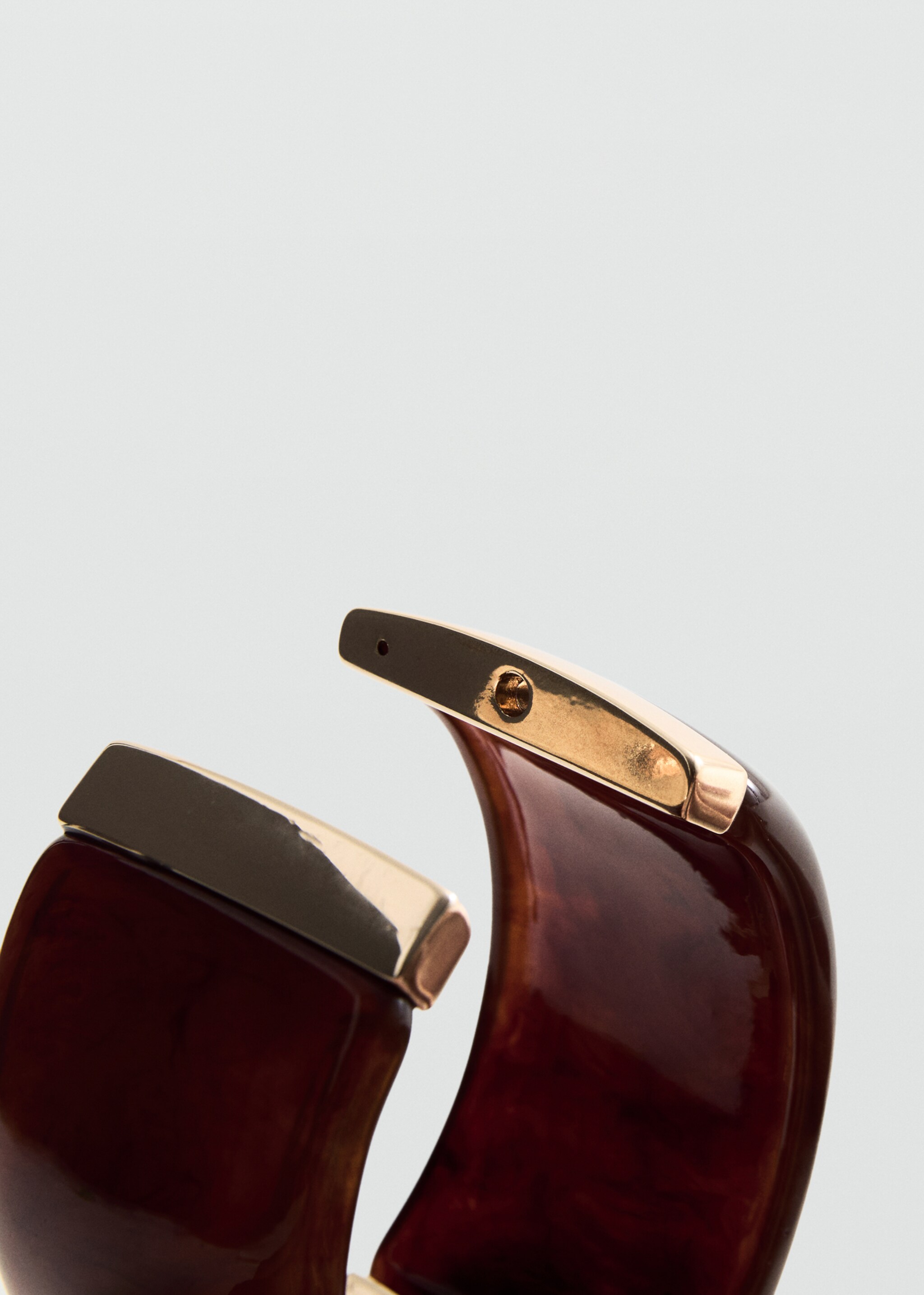 Resin cuff bracelet - Details of the article 1, Brown. Ref: 27071318-00.