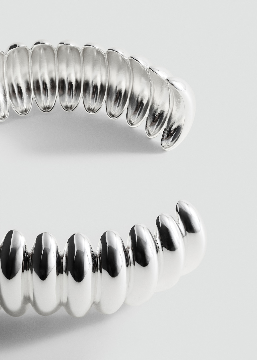 Rigid embossed choker collar