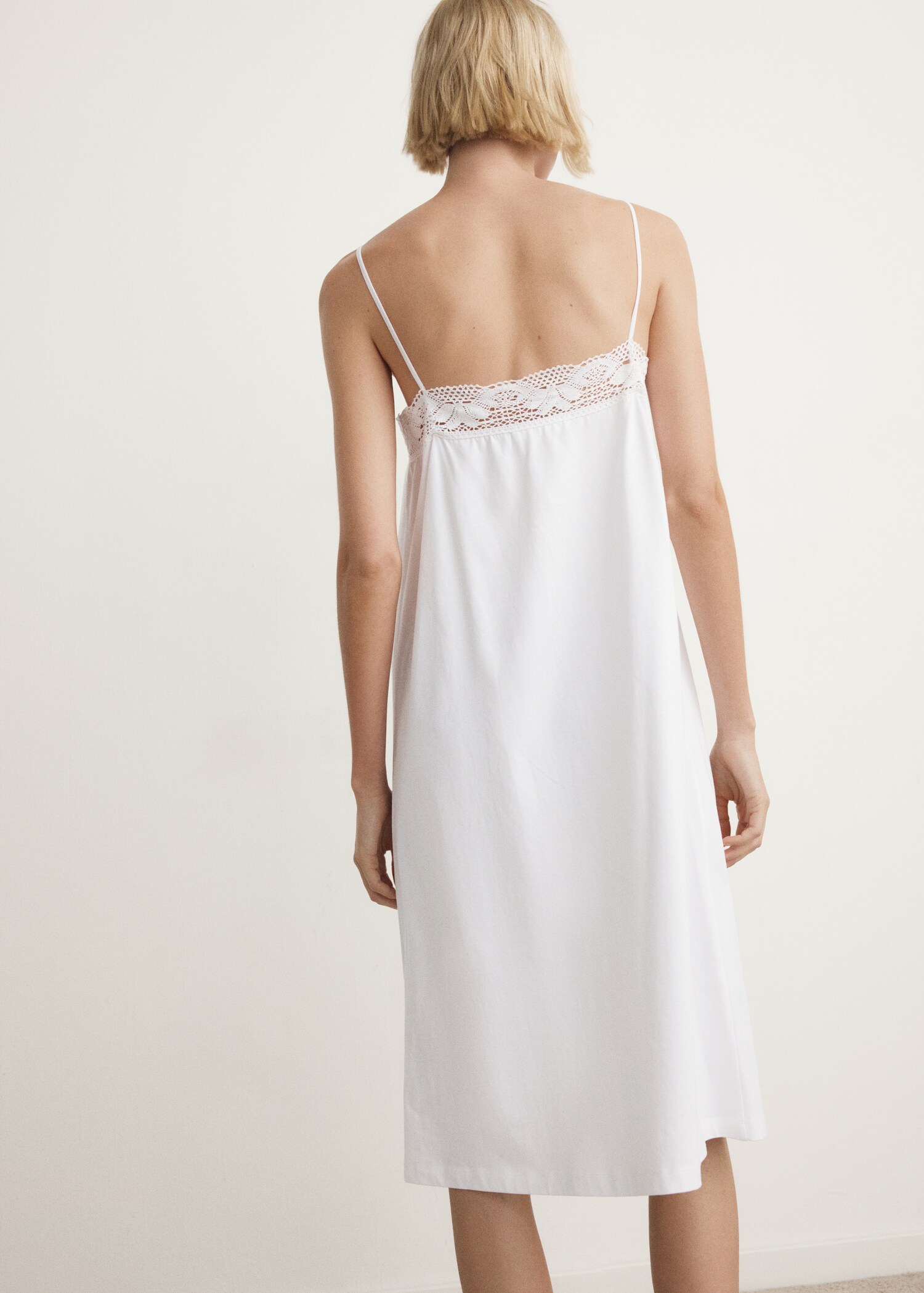 Cotton lace nightgown - Reverse of the article