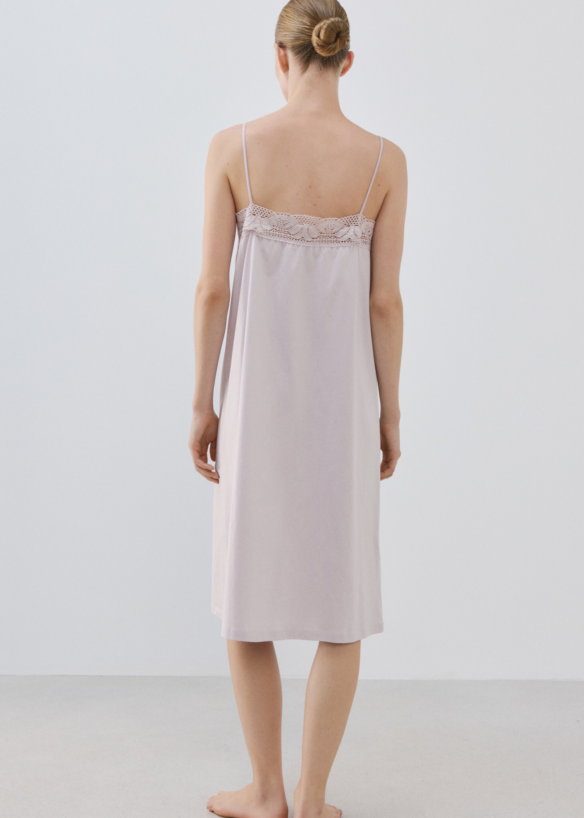 Cotton lace nightgown - Reverse of the article, Lilac. Ref: 27071321-00.