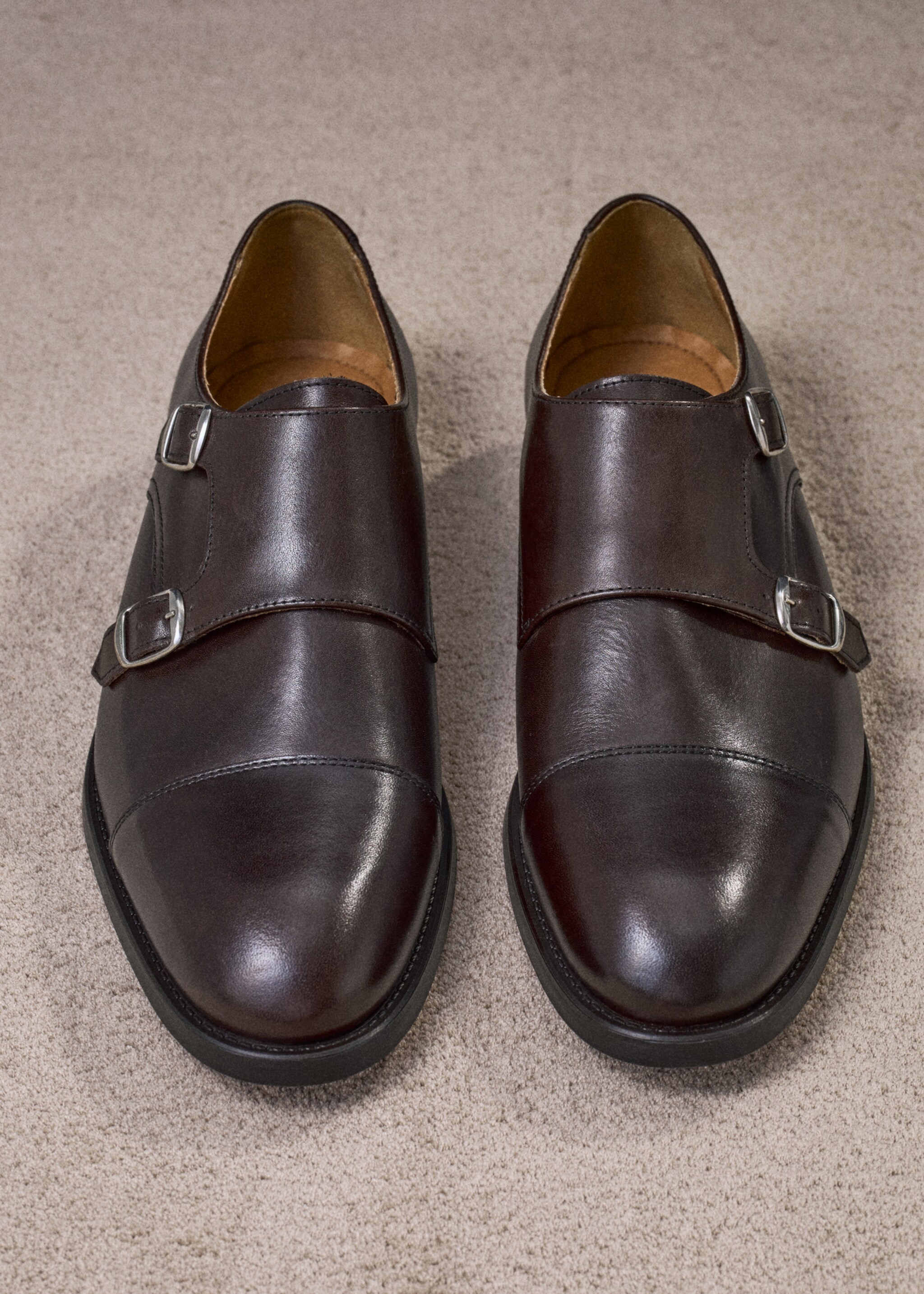 Sapato de pele com fivela dupla - Pormenor do artigo 9, Castanho. Ref: 27071325-00.