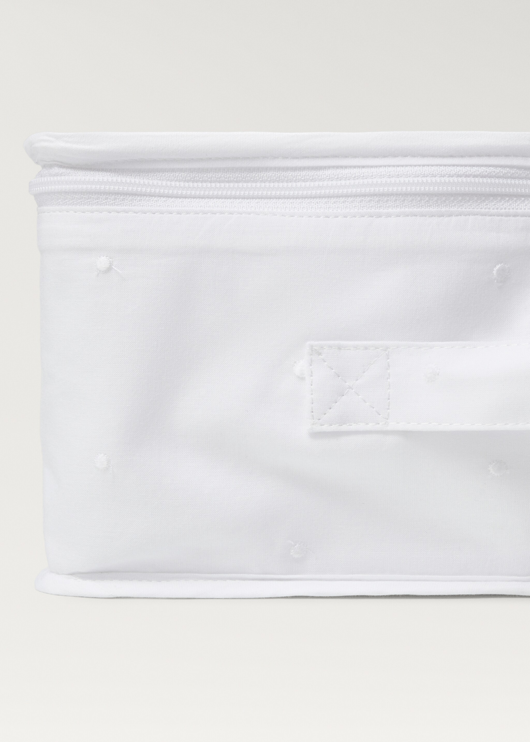 Opbergdoos met geborduurde details - Detail van het artikel 2, Wit. Ref: 27071335-00.