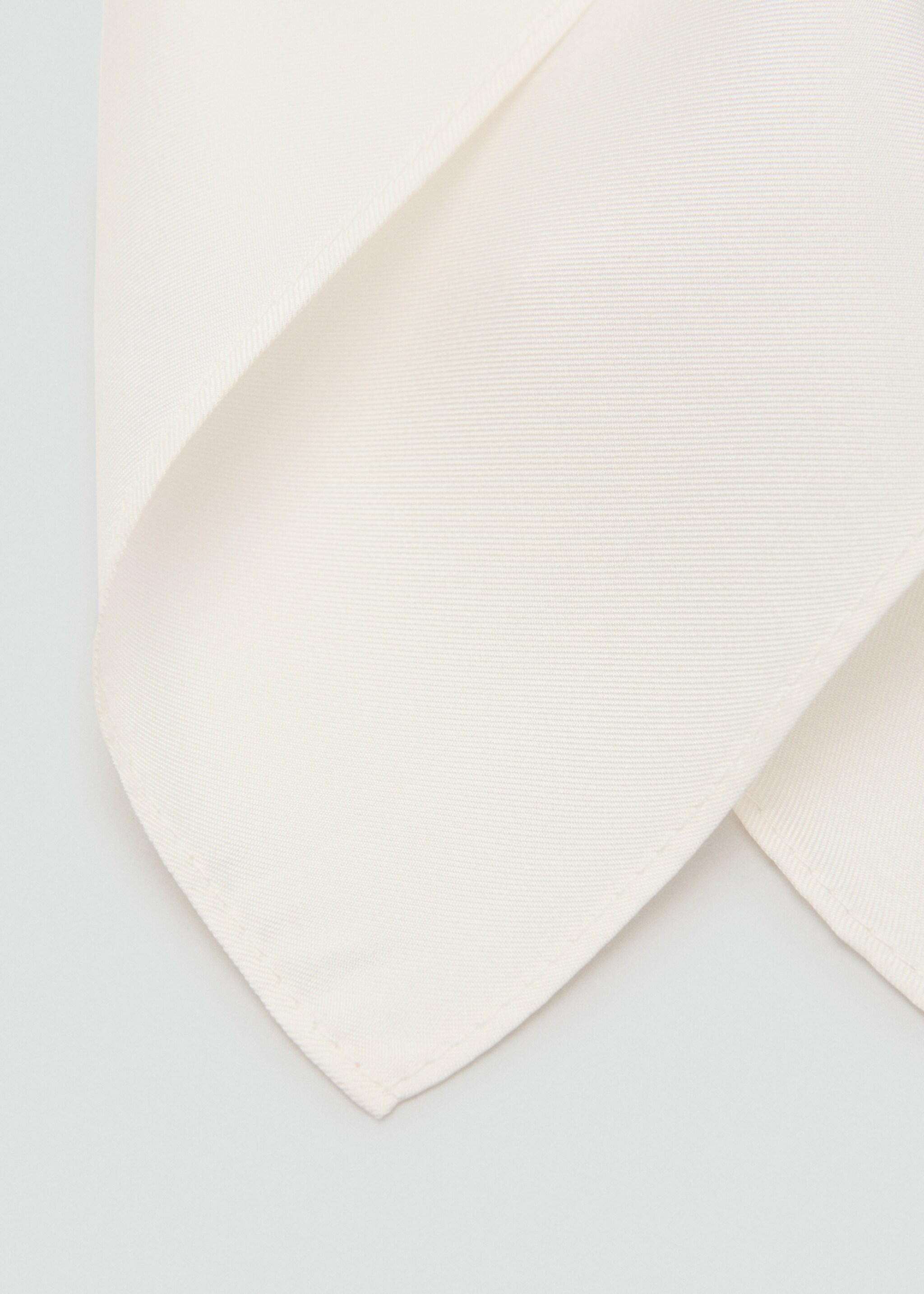 Handkerchief basico - Medium plane, White. Ref: 27071336-00.