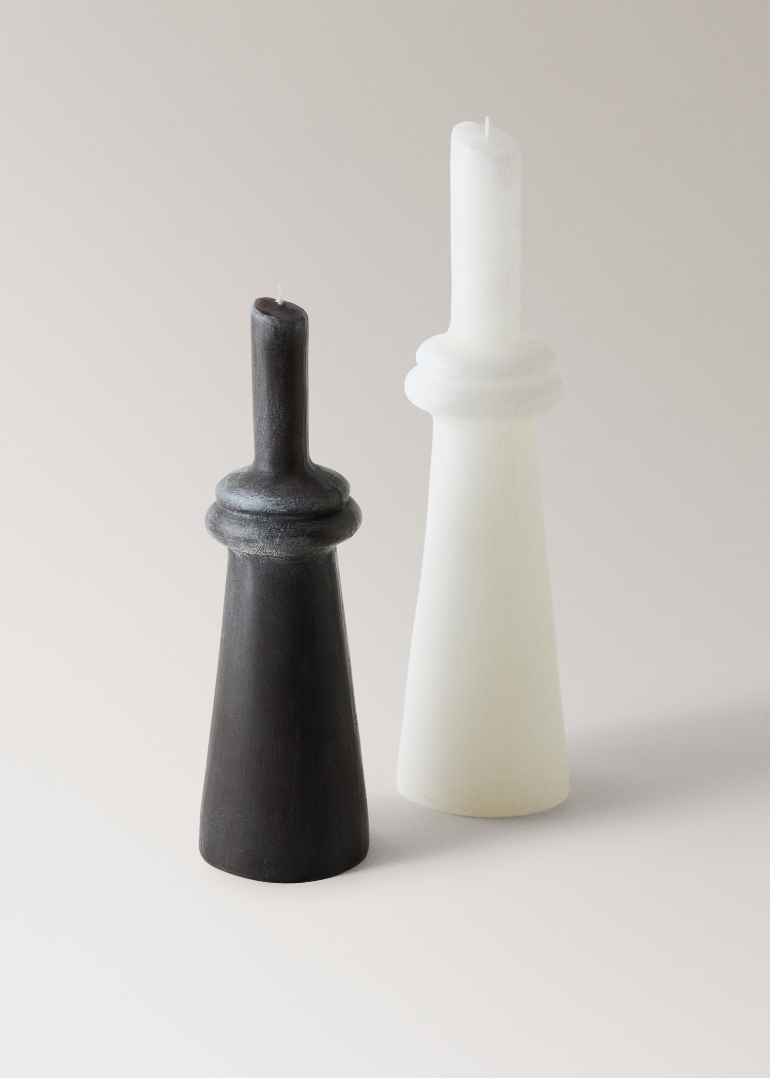 Decorative pillar candle - Details of the article 3