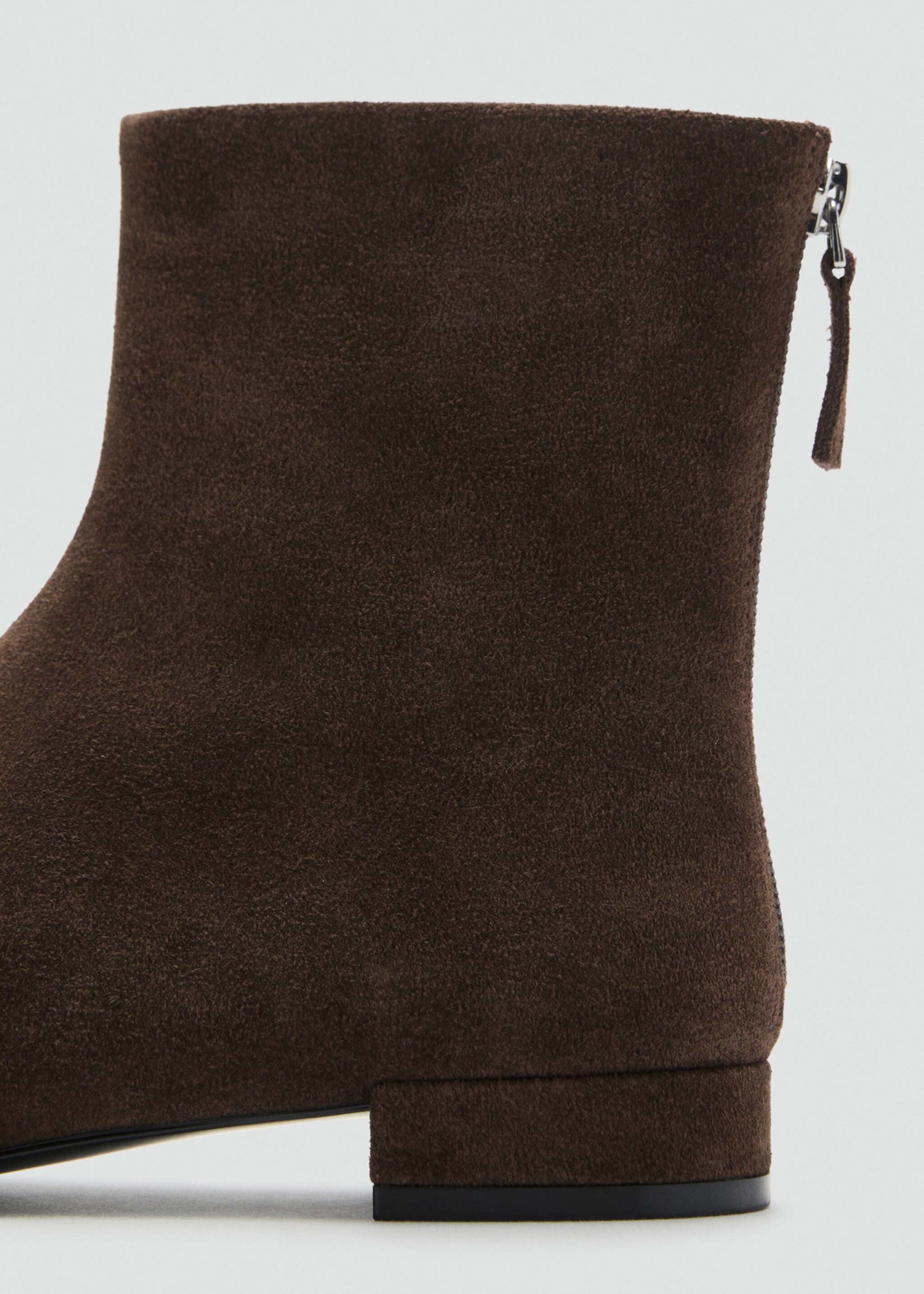 Suede ankle boots with round toe - Details of the article 1, Chocolate. Ref: 27071342-00.