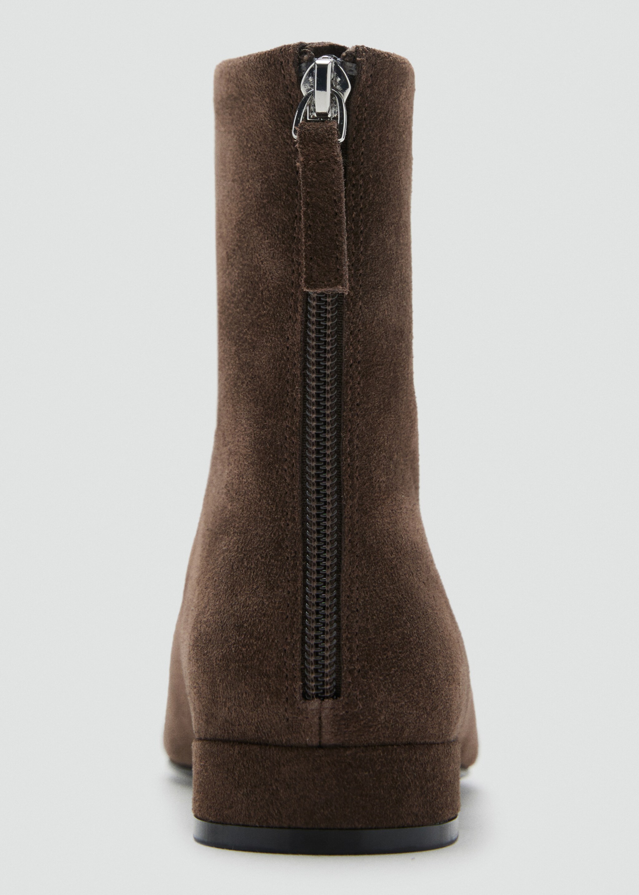 Suede ankle boots with round toe - Details of the article 2, Chocolate. Ref: 27071342-00.