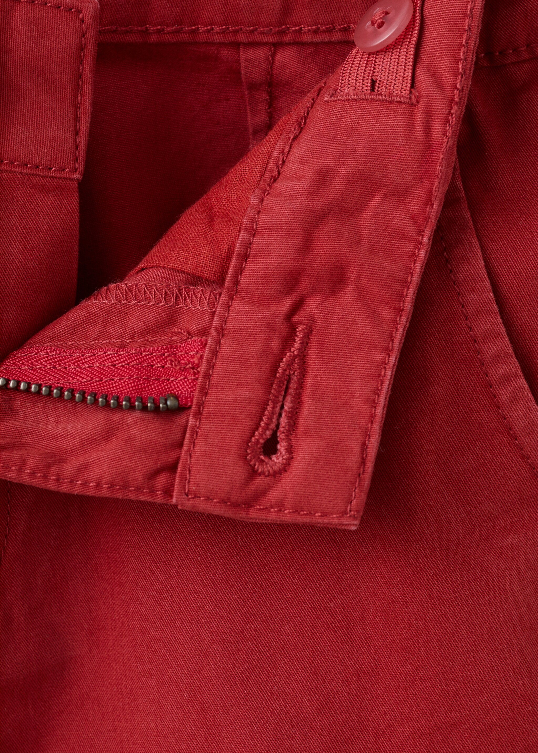 Cargo Bermuda shorts - Details of the article 8, Red. Ref: 27071508-00.
