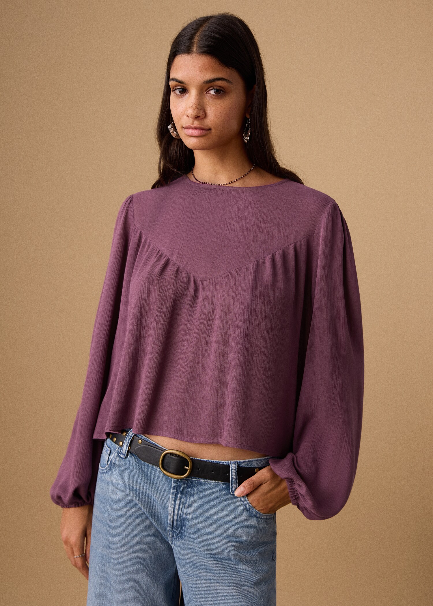 Blusa fluida fruncida - Plano medio