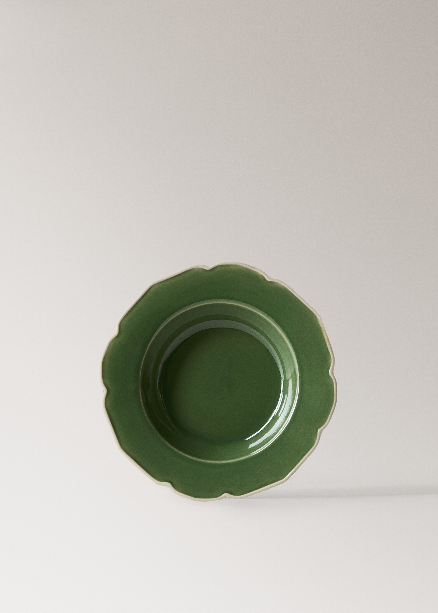 Stoneware deep plate with waves - Article without model