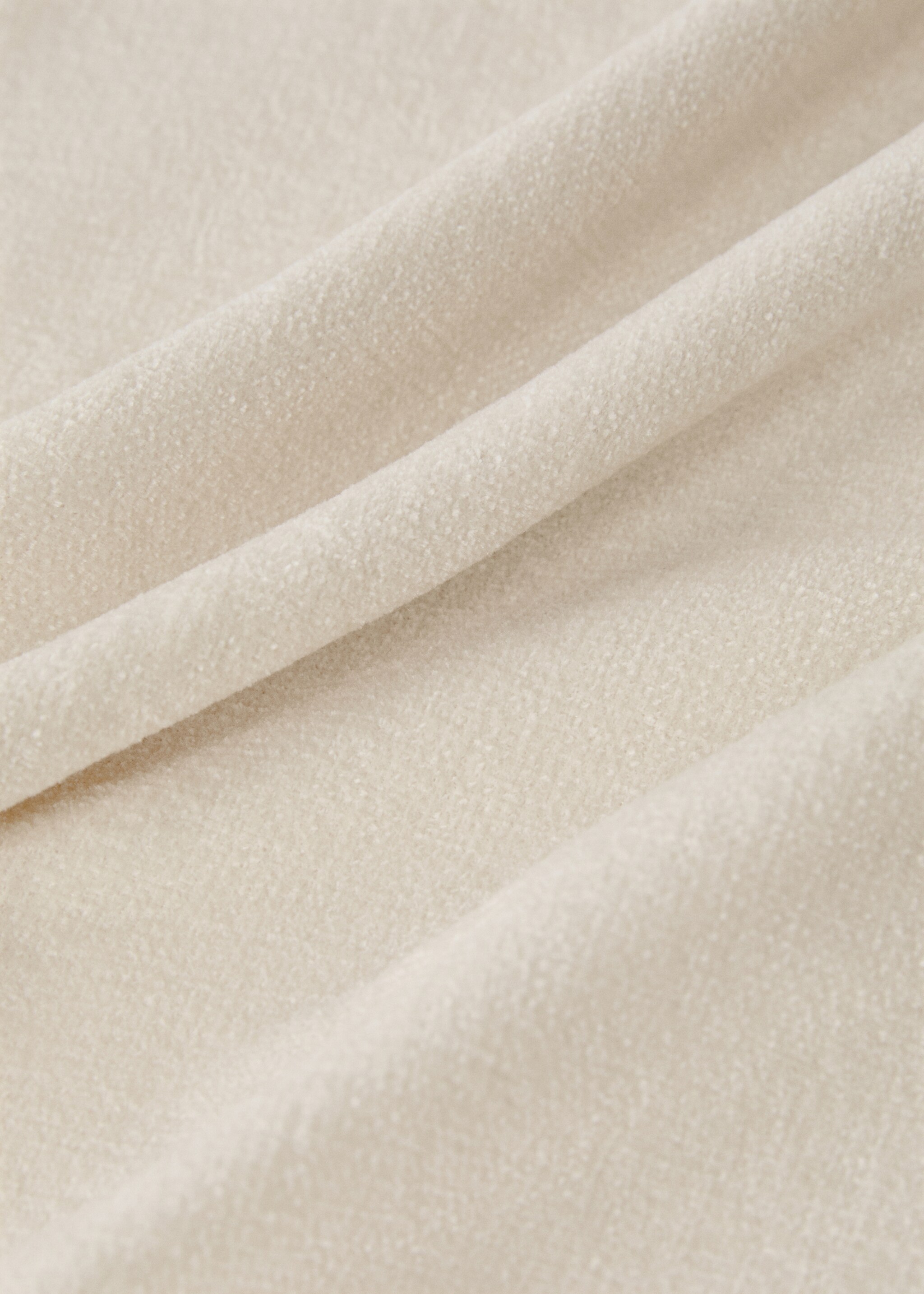 Chenille blanket with fringes - Details of the article 2, Ivory White. Ref: 27071525-00.