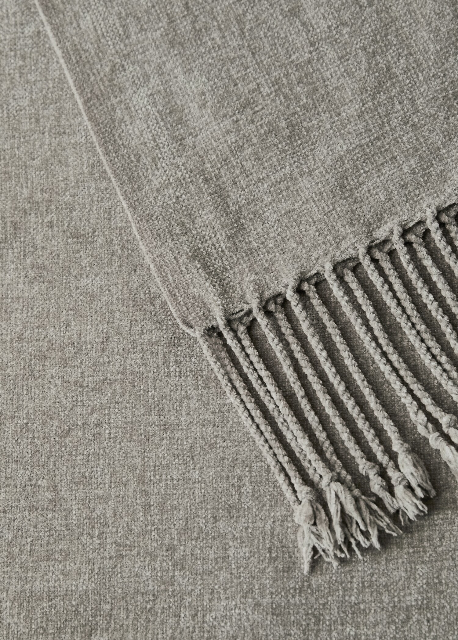 Chenille blanket with fringes - Details of the article 1