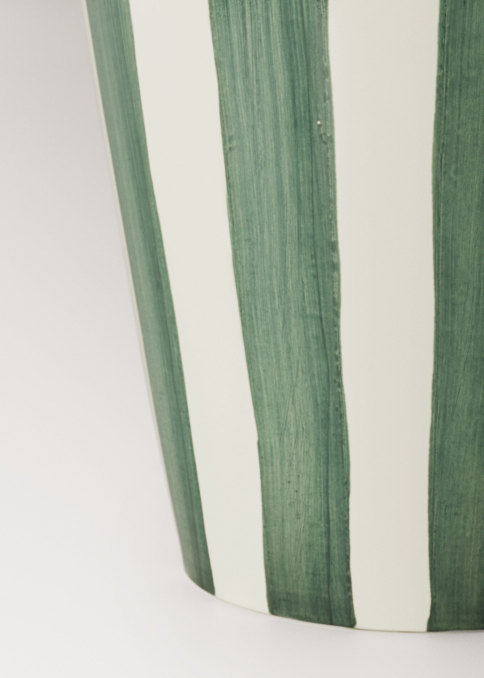 Large hand-painted striped vase - Details of the article 2, Pastel Green. Ref: 27071537-00.