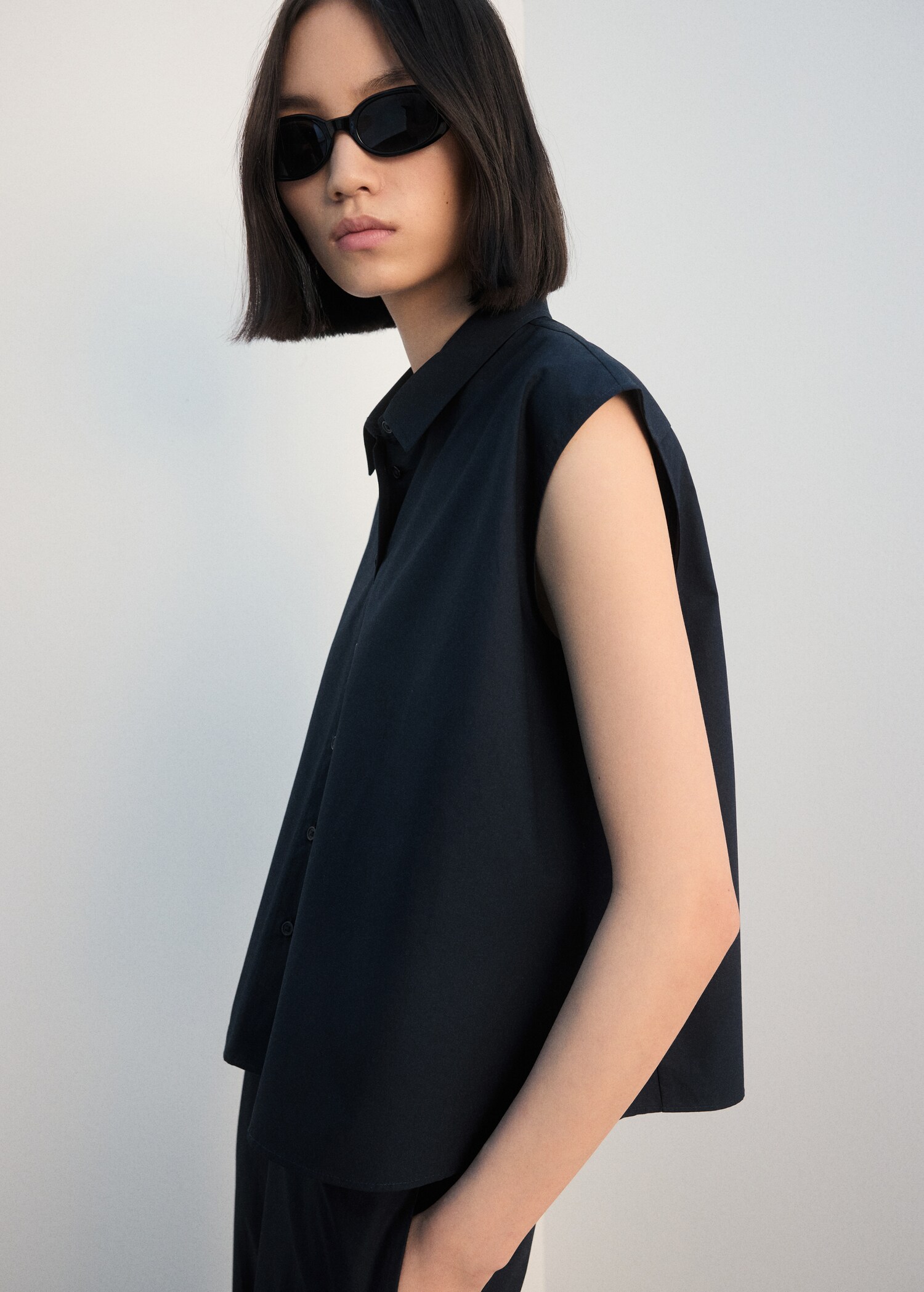 Sleeveless cotton shirt - Medium plane