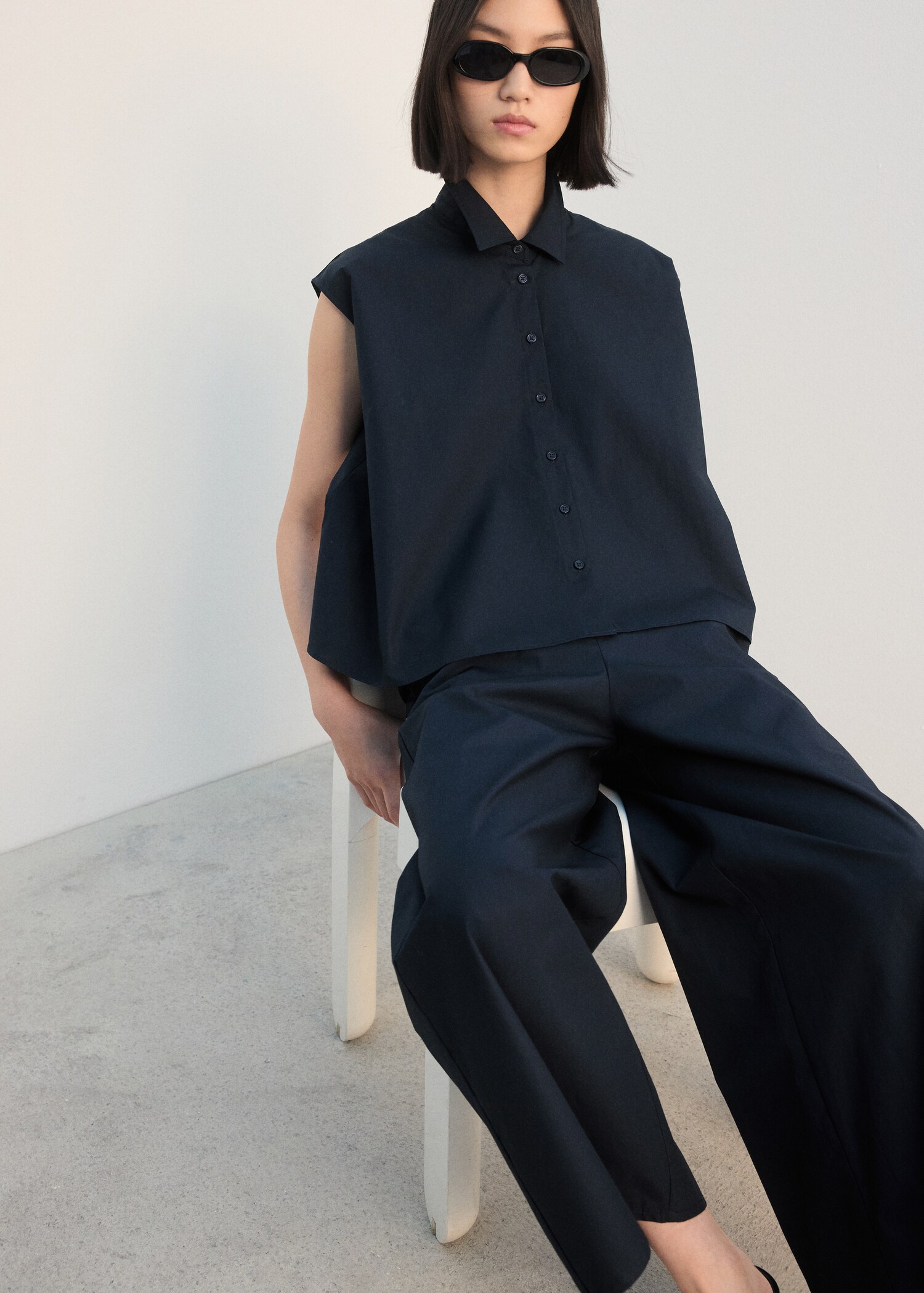 Sleeveless cotton shirt - Details of the article 2