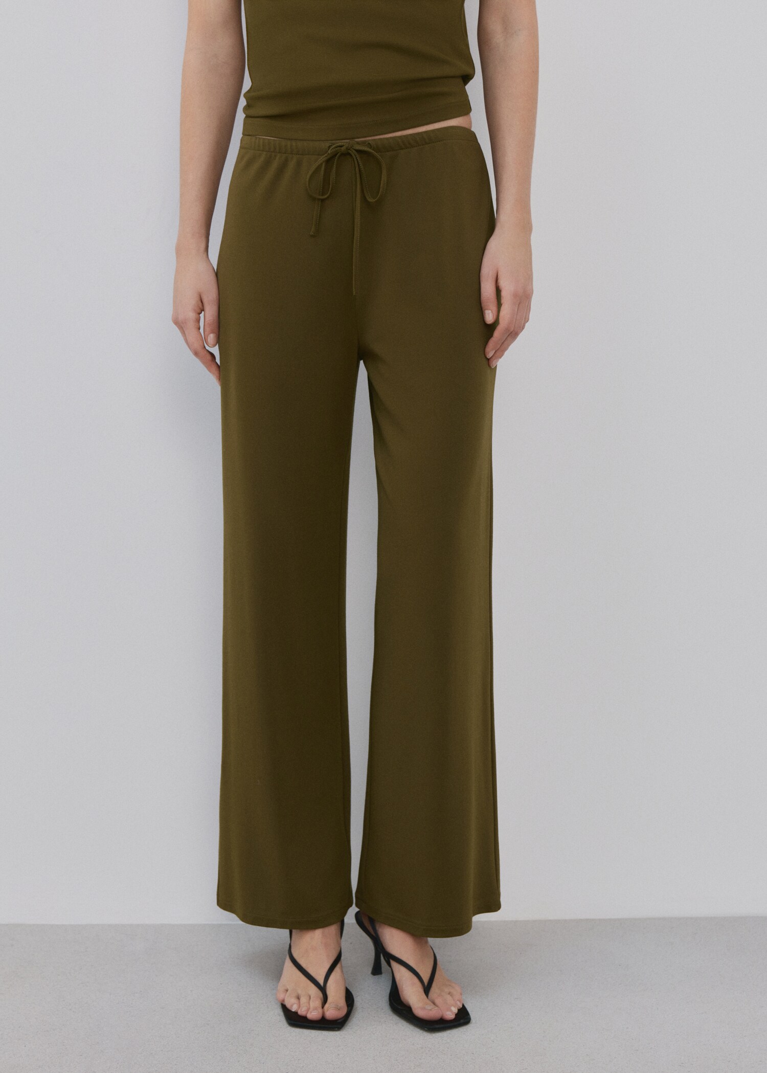 Straight-fit trousers with elastic waist - Medium plane
