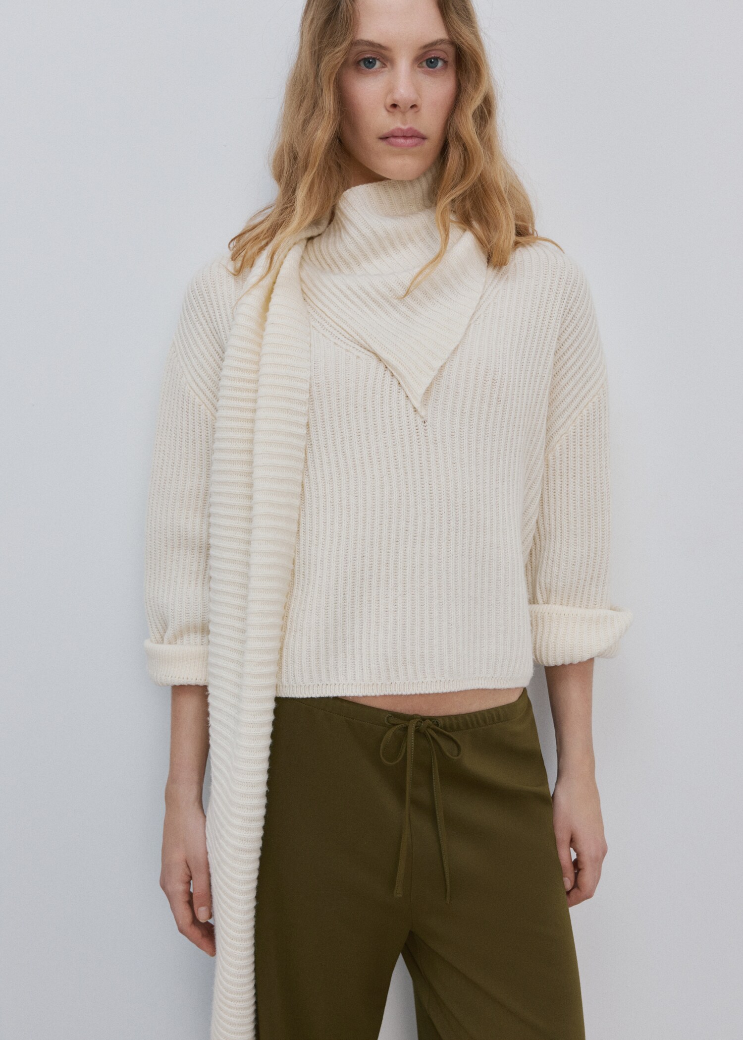 Straight-fit trousers with elastic waist - Details of the article 2