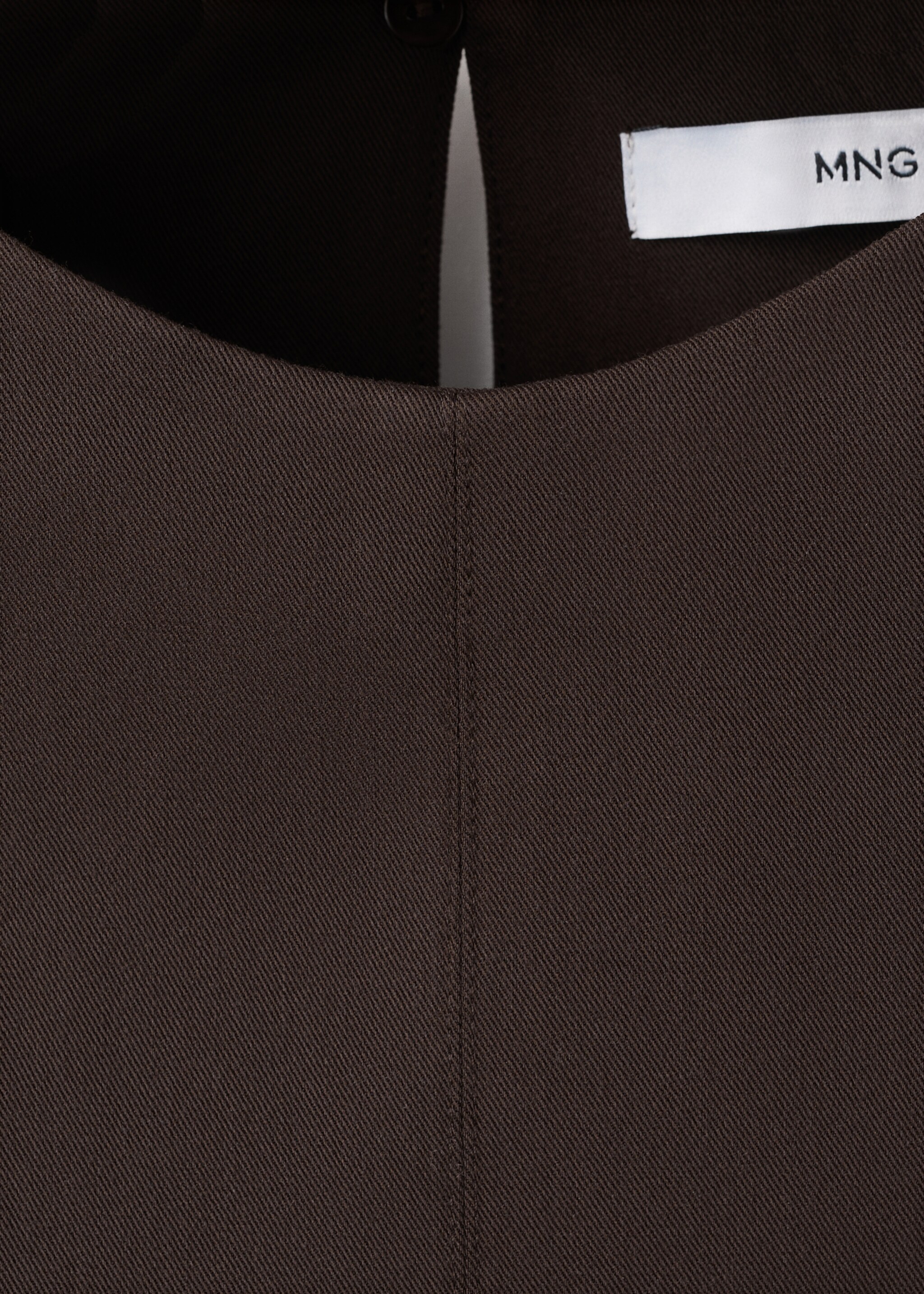 Top ajusté à larges bretelles - Détail de l'article 8, Chocolat. Ref: 27072543-00.