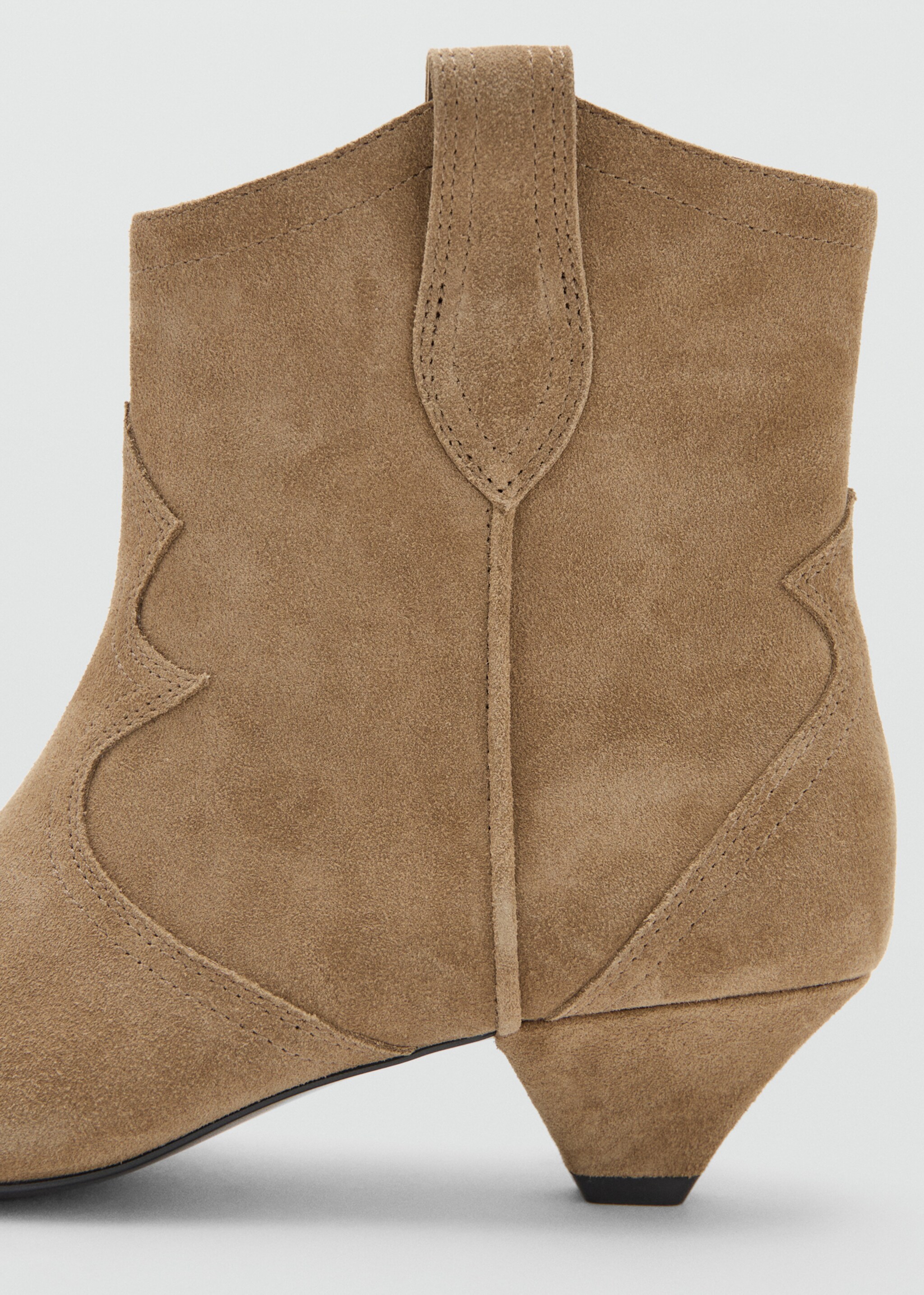 Suede ankle boot with kitten heel - Details of the article 1, Sand. Ref: 27072547-00.