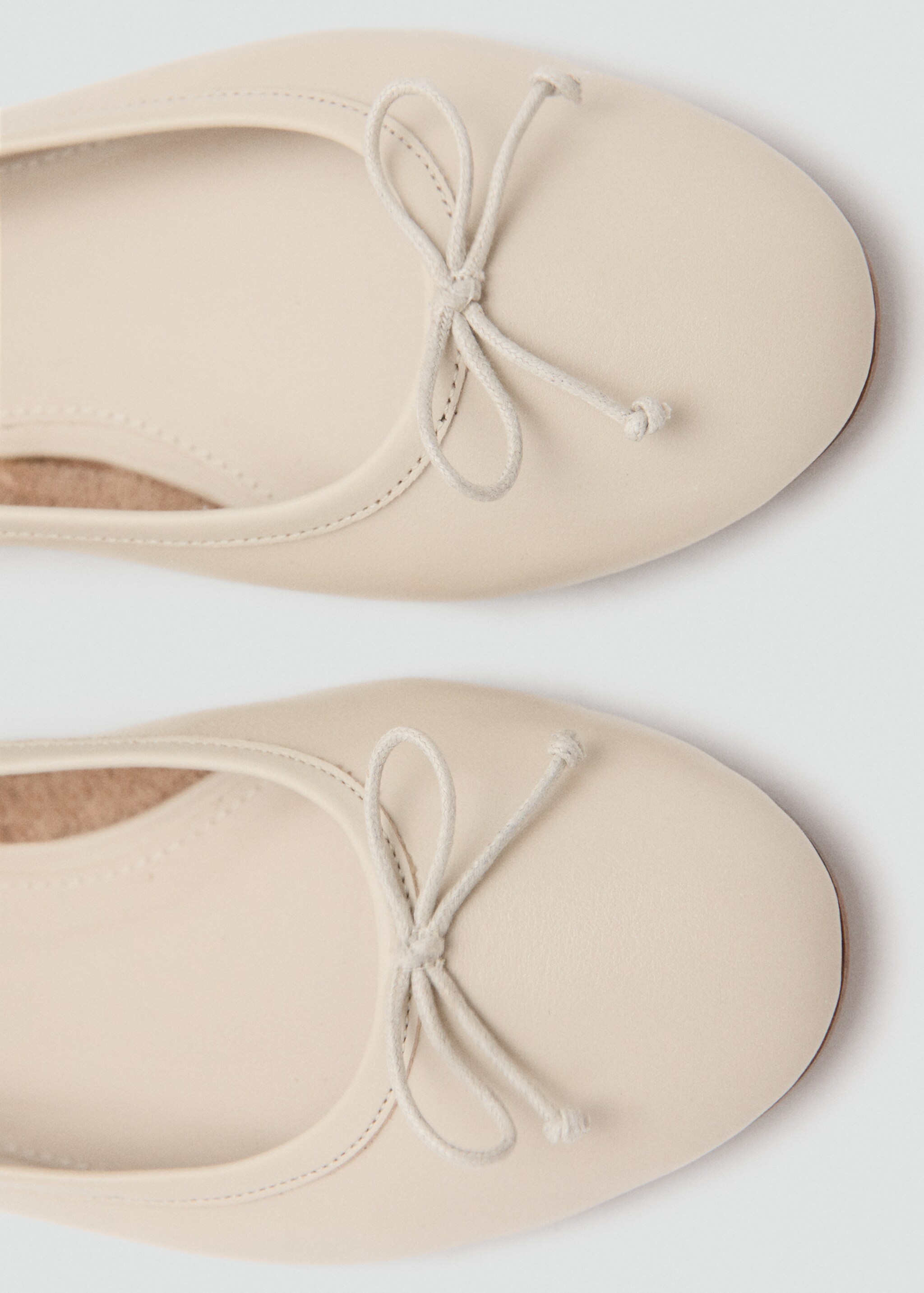 Leather ballet flats with bow - Details of the article 2, White. Ref: 27072552-00.
