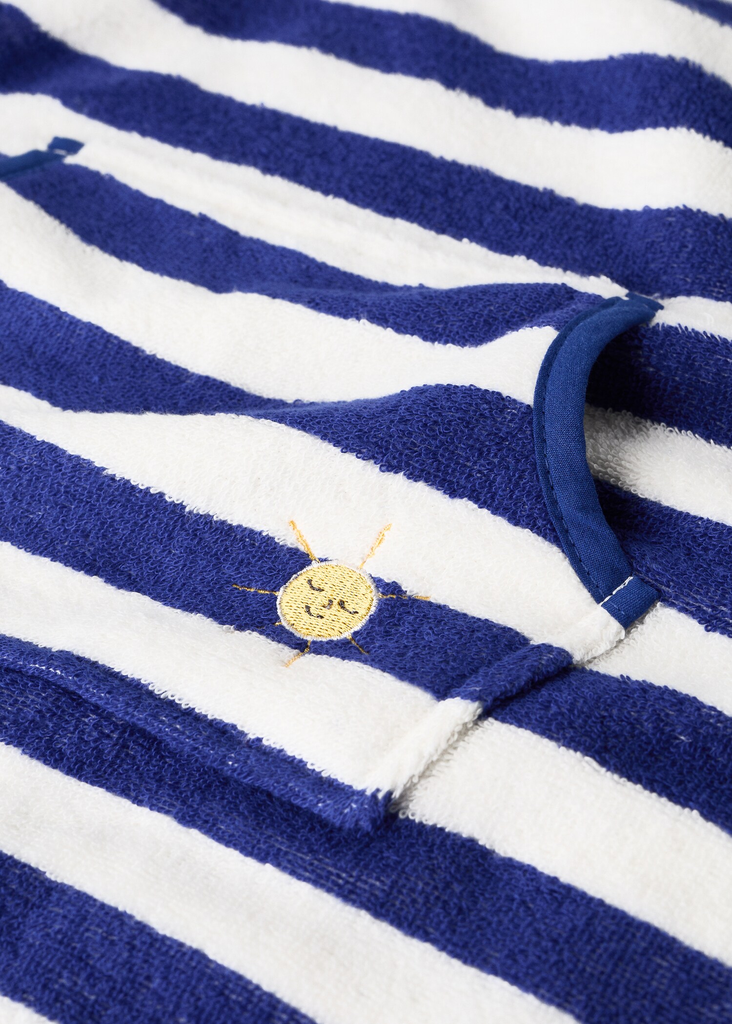 Striped poncho towel - Details of the article 1