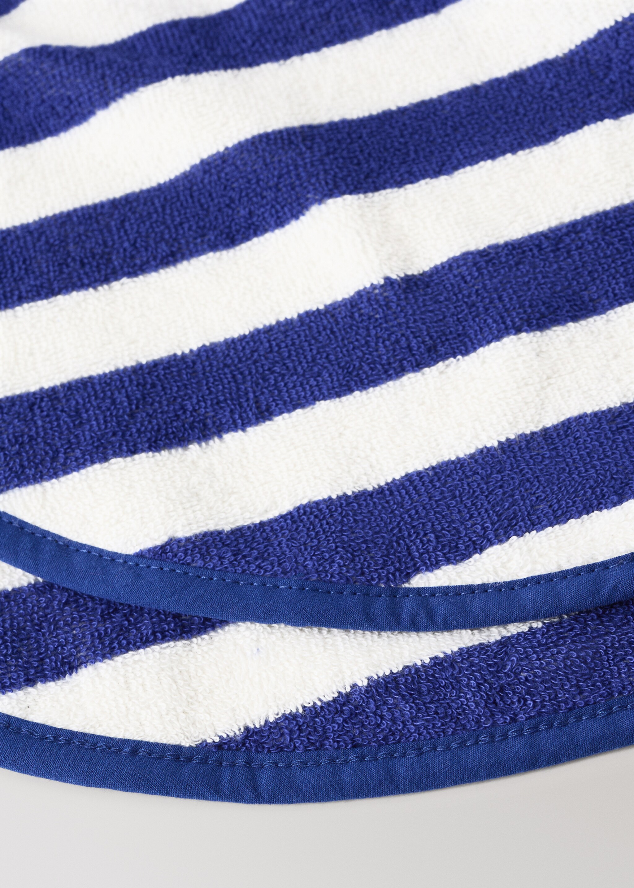 Striped poncho towel - Details of the article 2, Blue. Ref: 27072554-00.
