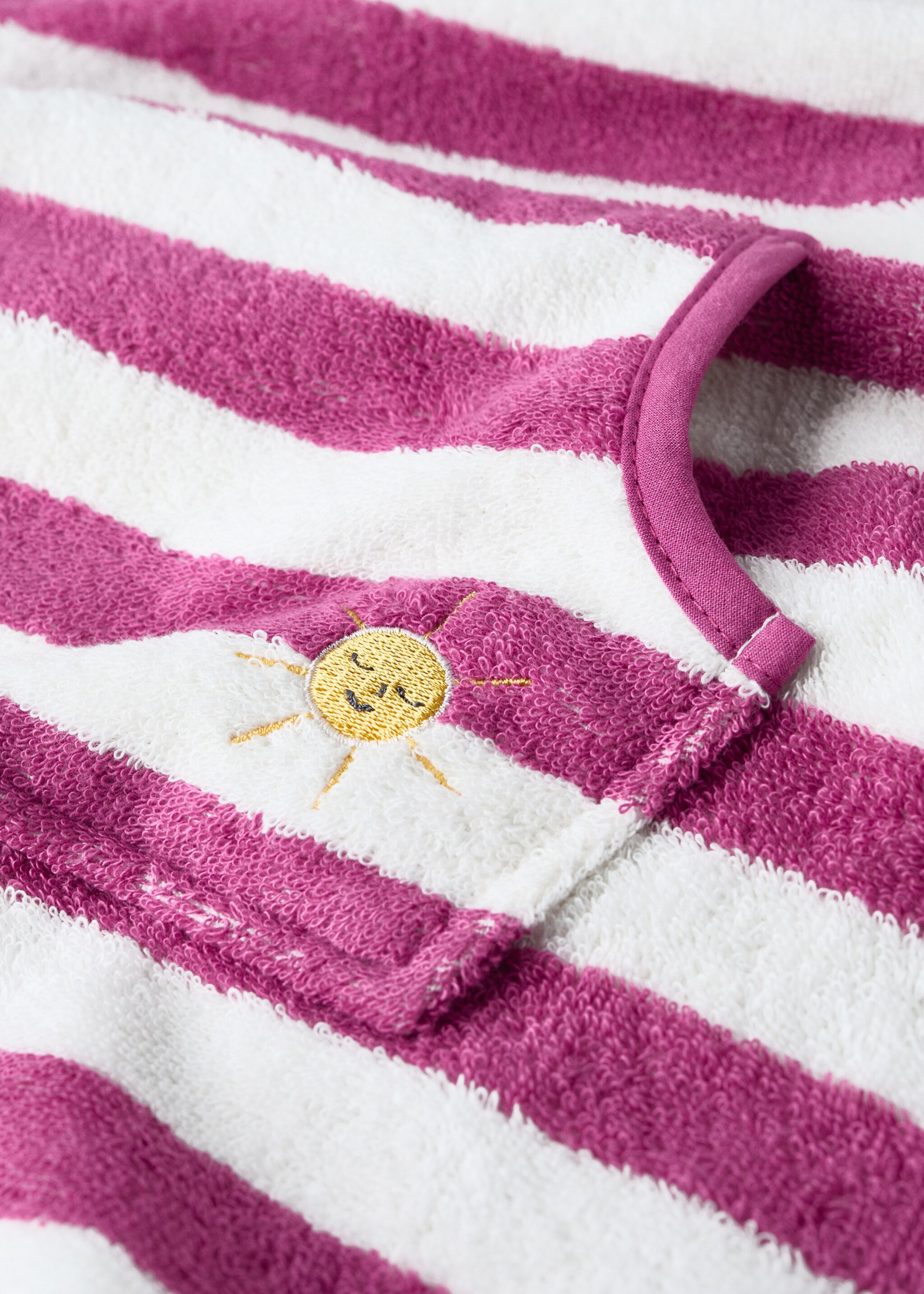 Striped poncho towel - Details of the article 1, Fuchsia. Ref: 27072554-00.