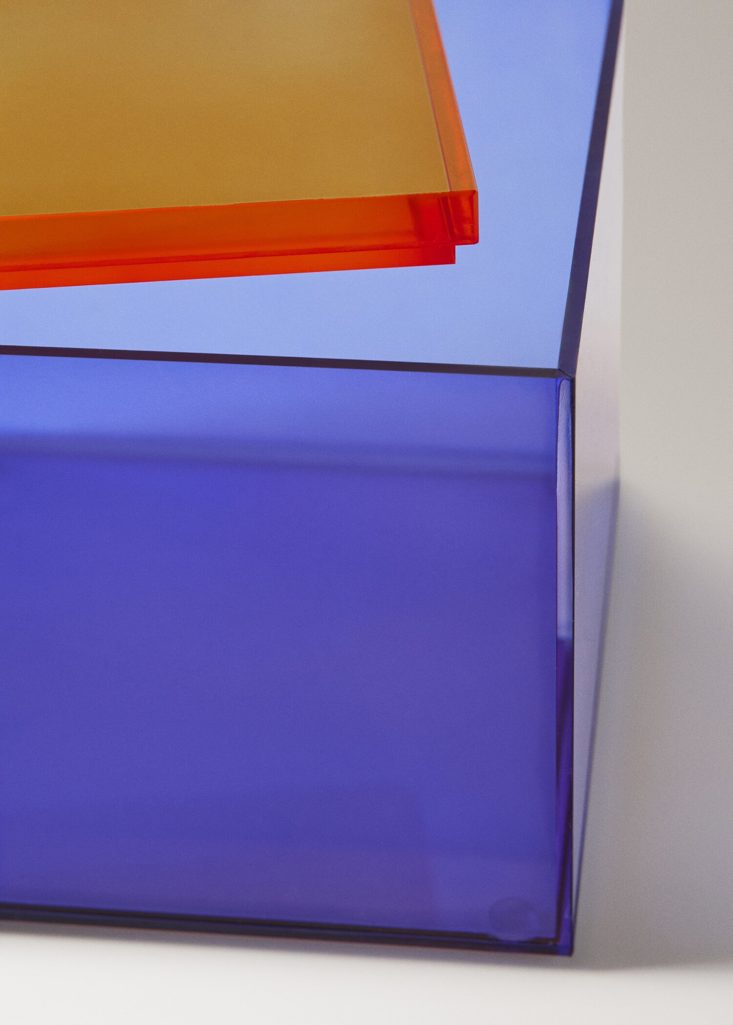 Medium two-tone acrylic box - Details of the article 1
