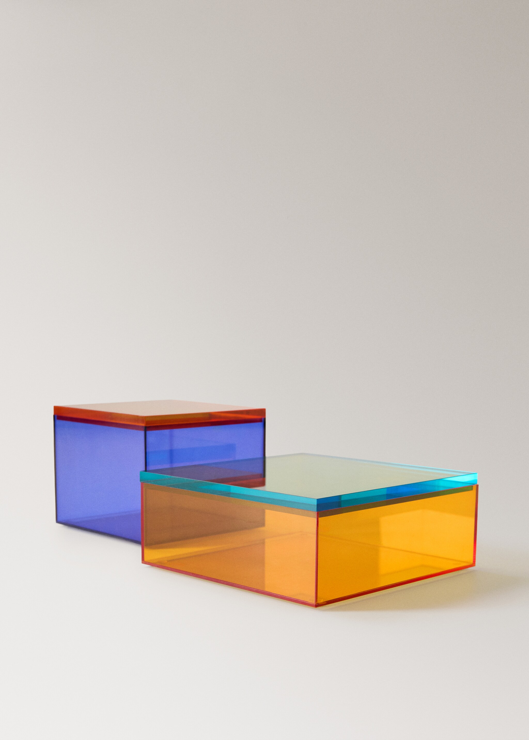 Medium two-tone acrylic box - Details of the article 3, Ink Blue. Ref: 27072895-00.