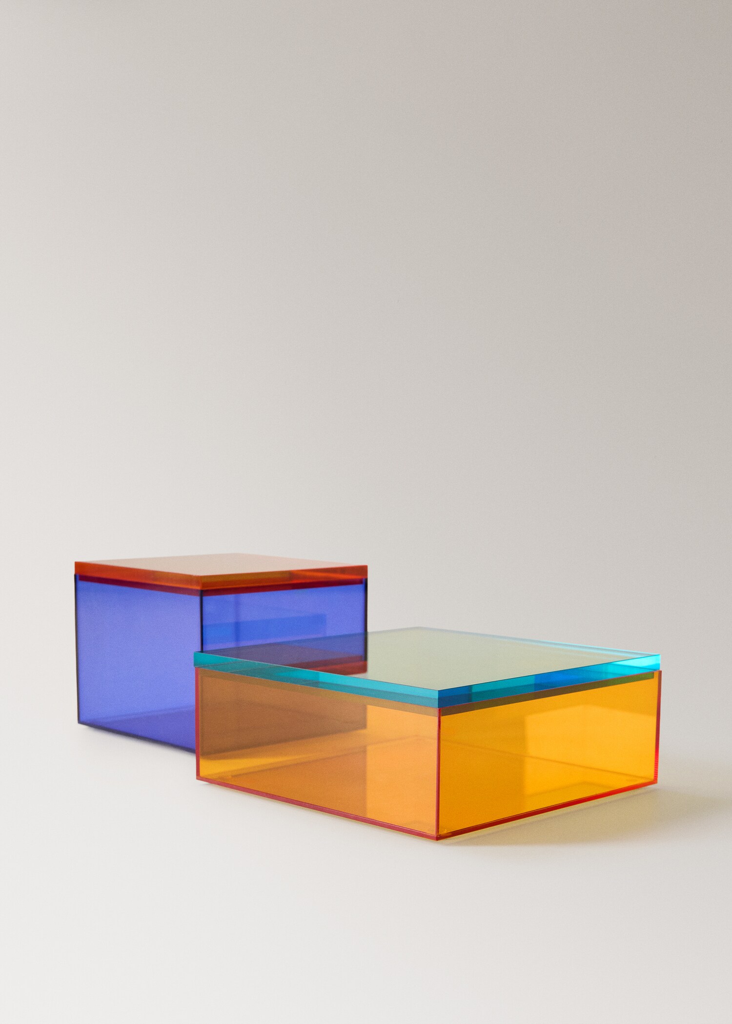 Medium two-tone acrylic box - Details of the article 3