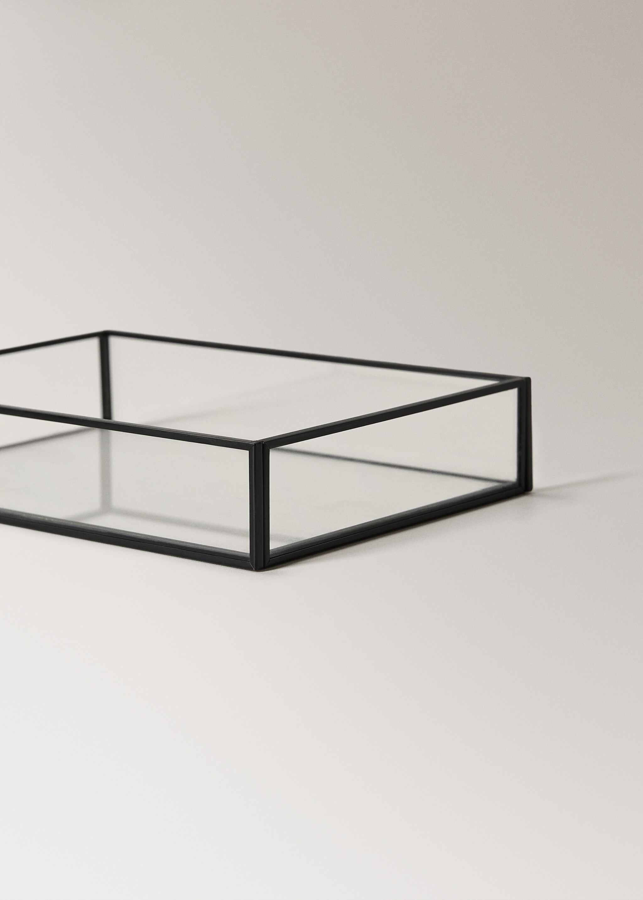 Small decorative glass and metal tray - Details of the article 2, Black. Ref: 27072901-00.