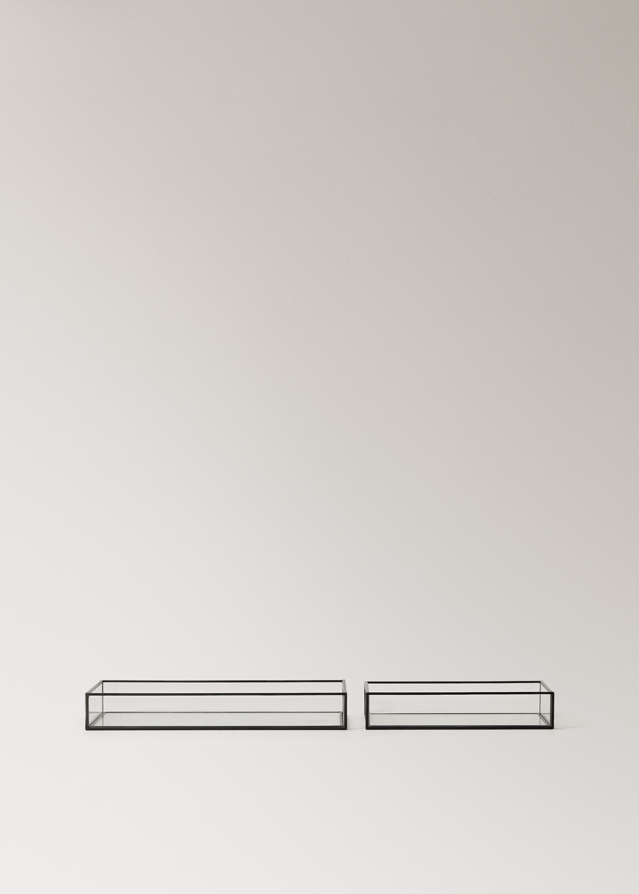 Small decorative glass and metal tray - Details of the article 3, Black. Ref: 27072901-00.