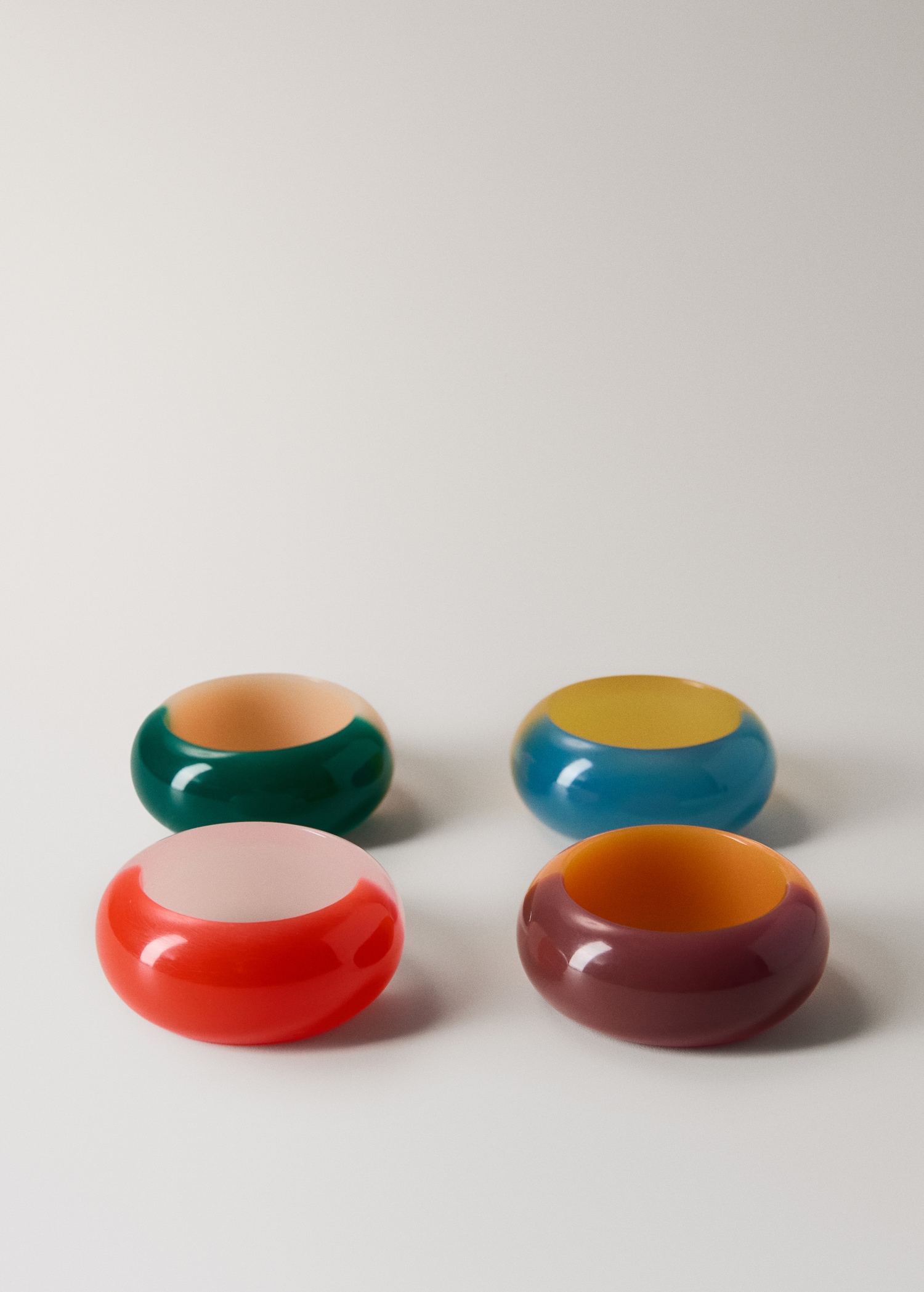 Bicolor resin napkin holders - Article without model