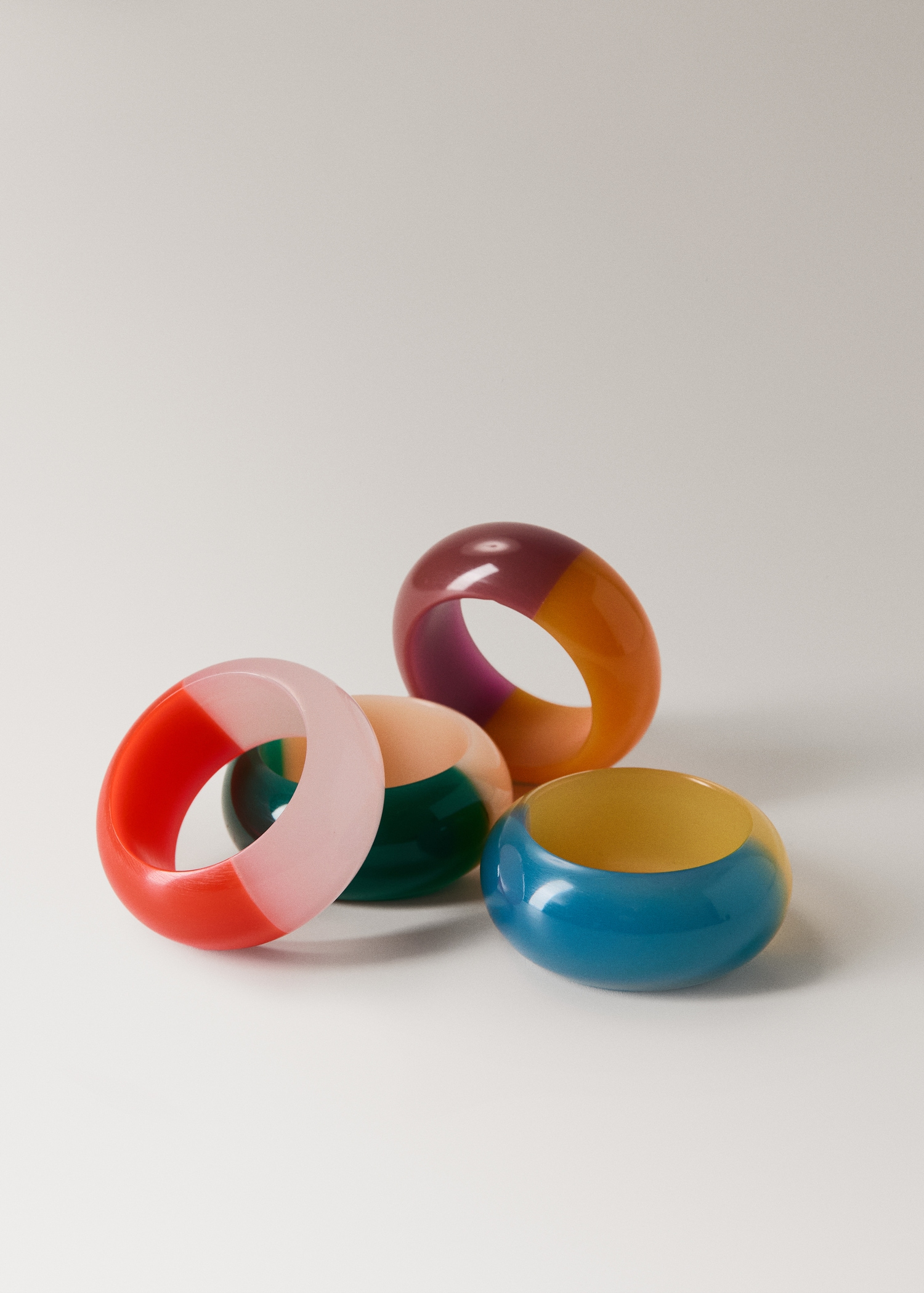 Bicolor resin napkin holders - Details of the article 1