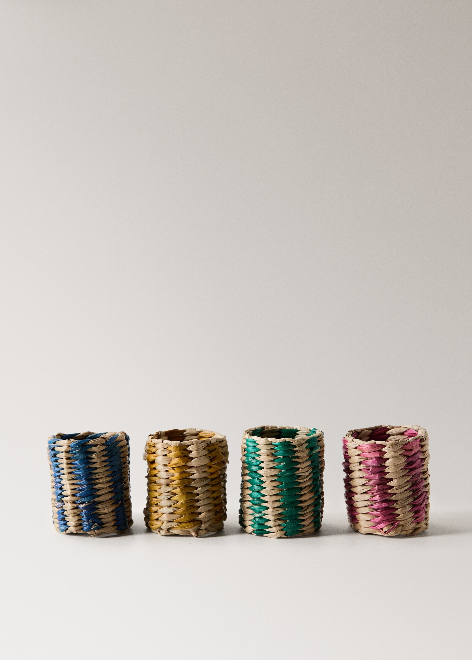 Colorful seagrass napkin ring set - Article without model