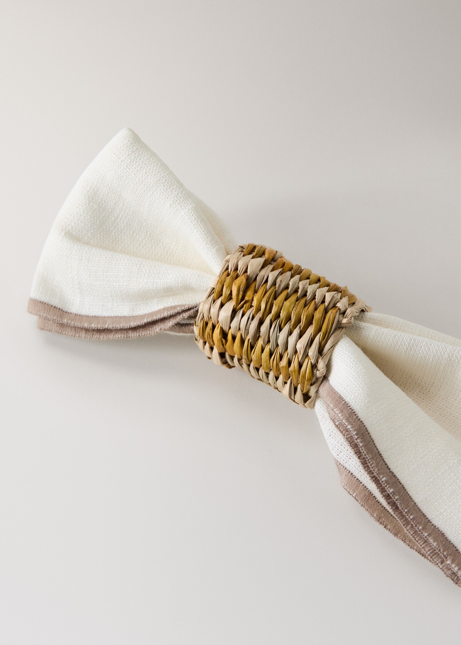 Colorful seagrass napkin ring set - Details of the article 2