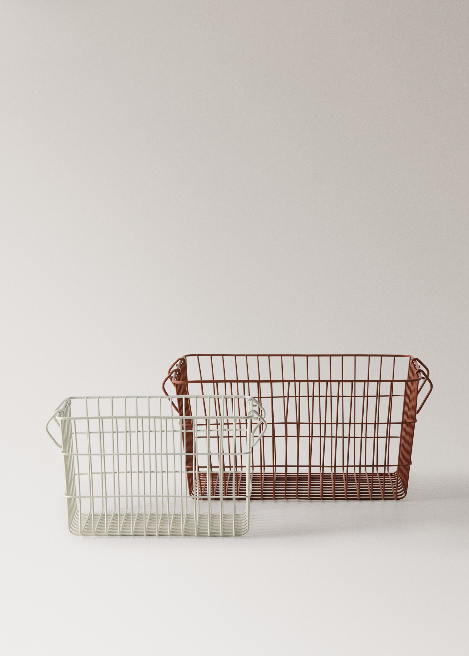 Large metal basket with handles - Details of the article 3