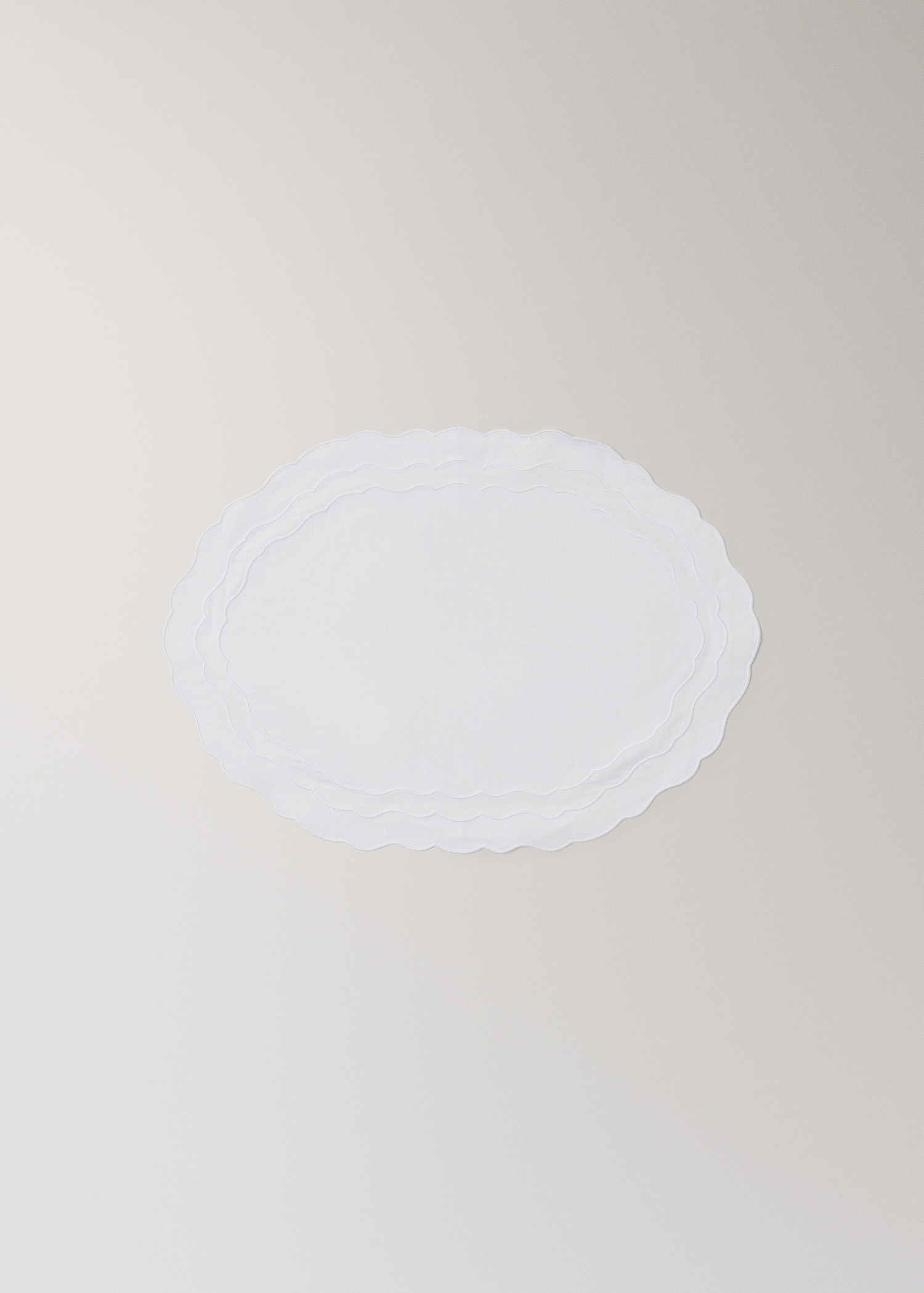 Embroidered cotton-linen placemat - Article without model