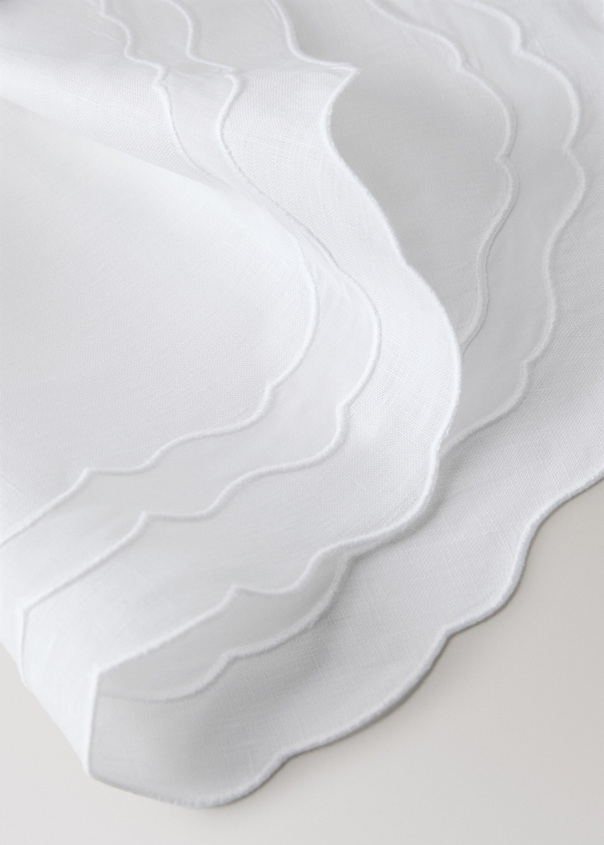 Embroidered cotton-linen placemat - Details of the article 2, White. Ref: 27073285-00.