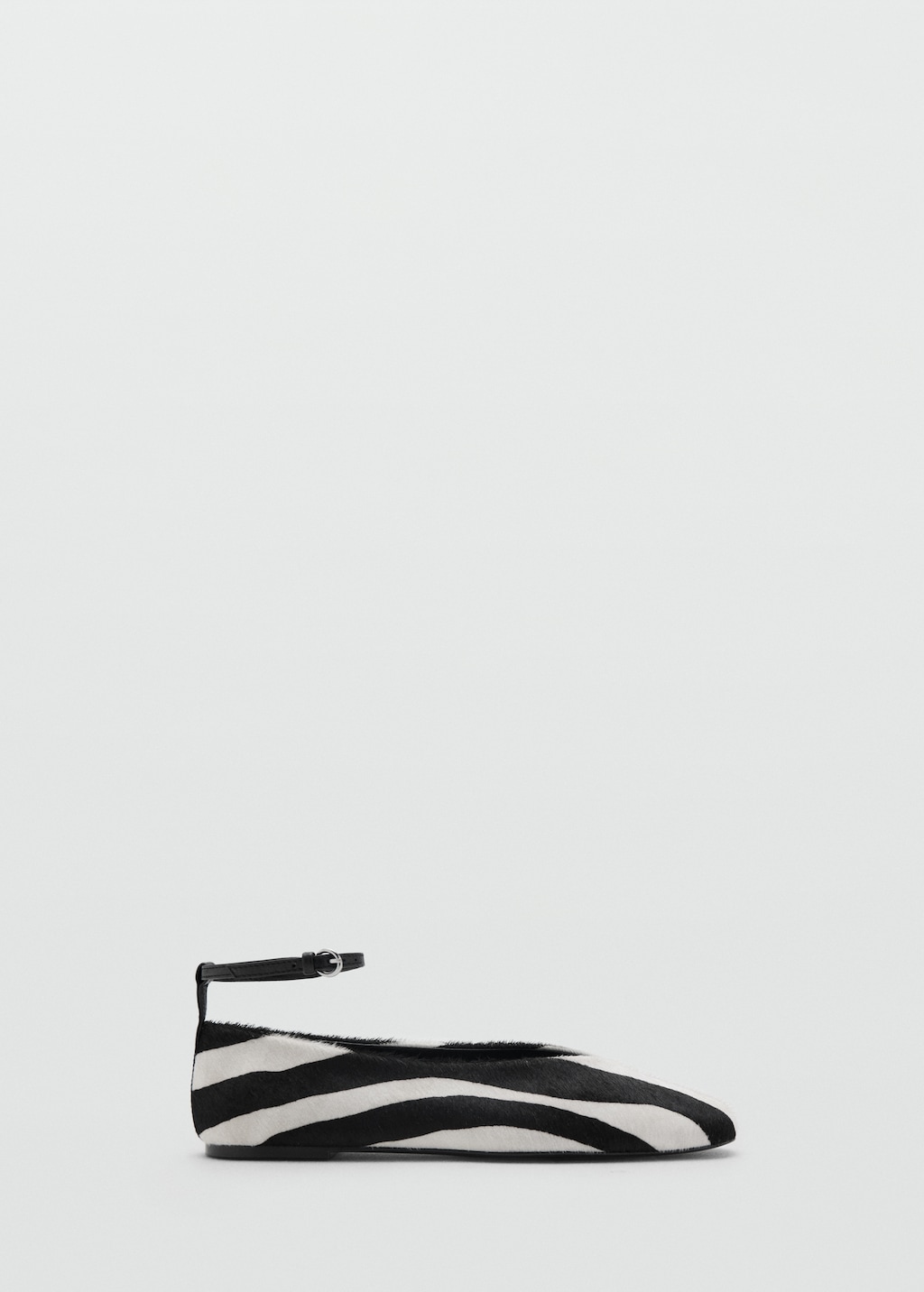 Leather shoe with fur and bracelet strap - image 2