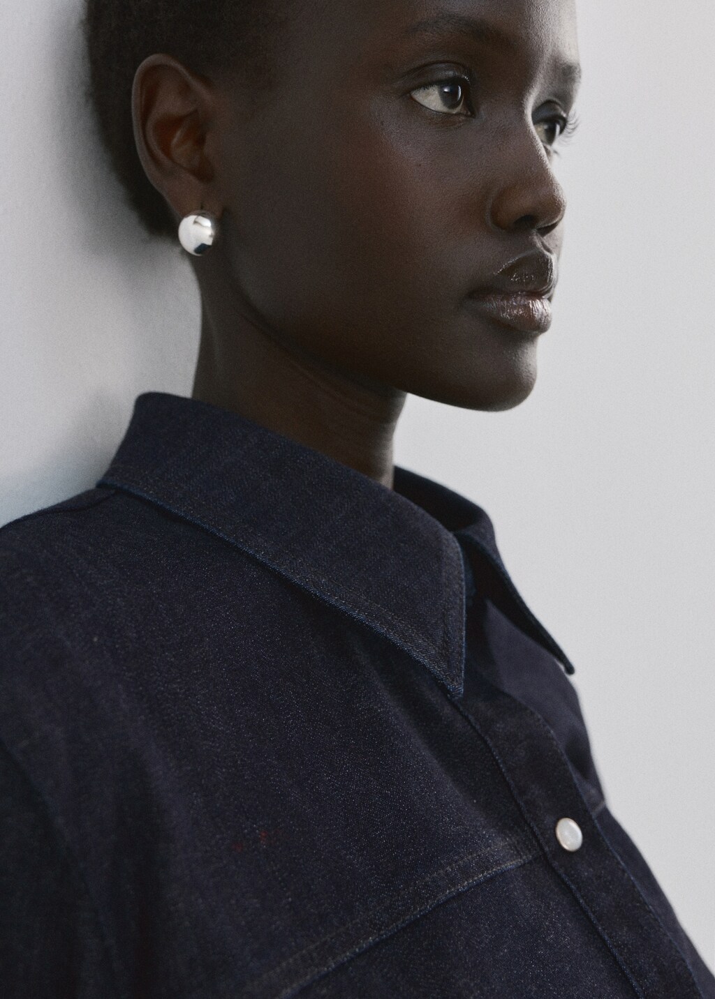 Denim shirt with seams - image 4