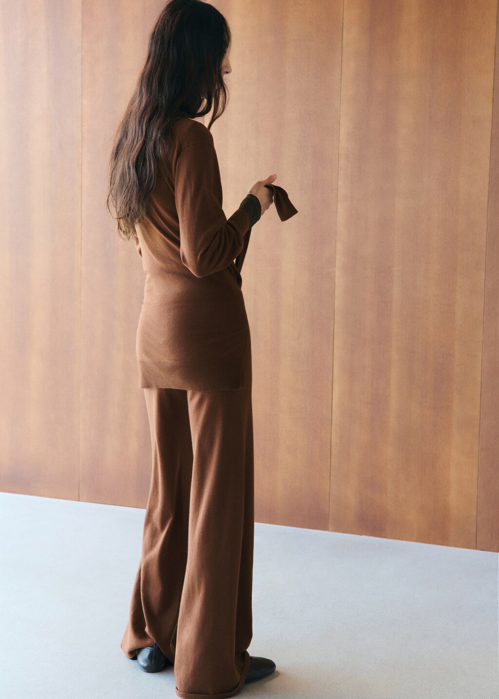 Straight-fit pants with elastic waist - image 3
