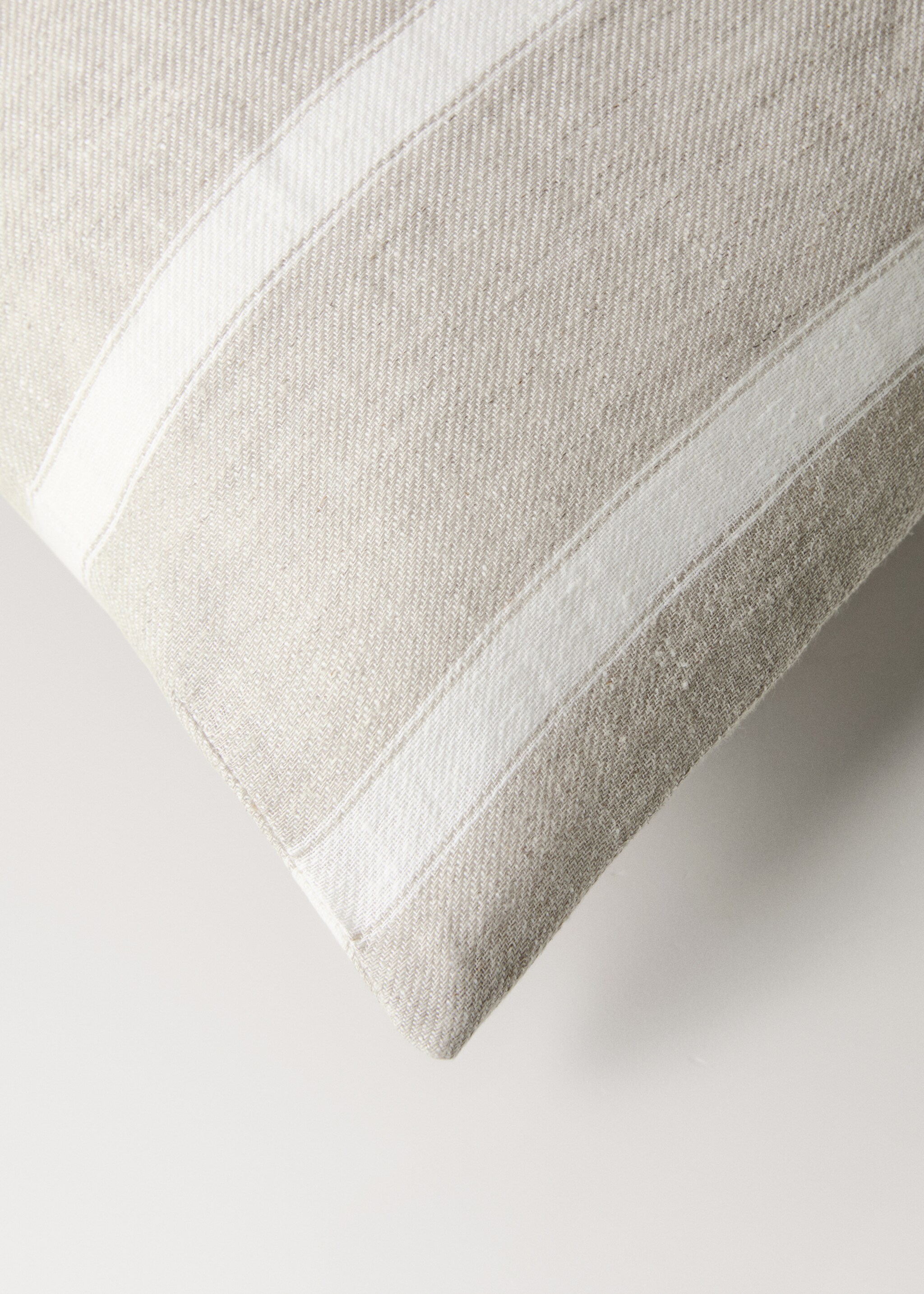 Kissenbezug aus Leinen mit Streifen und Reißverschlussdetail, 50 x 50 cm - Detail des Artikels 1, Sandfarben. Ref: 27073304-00.