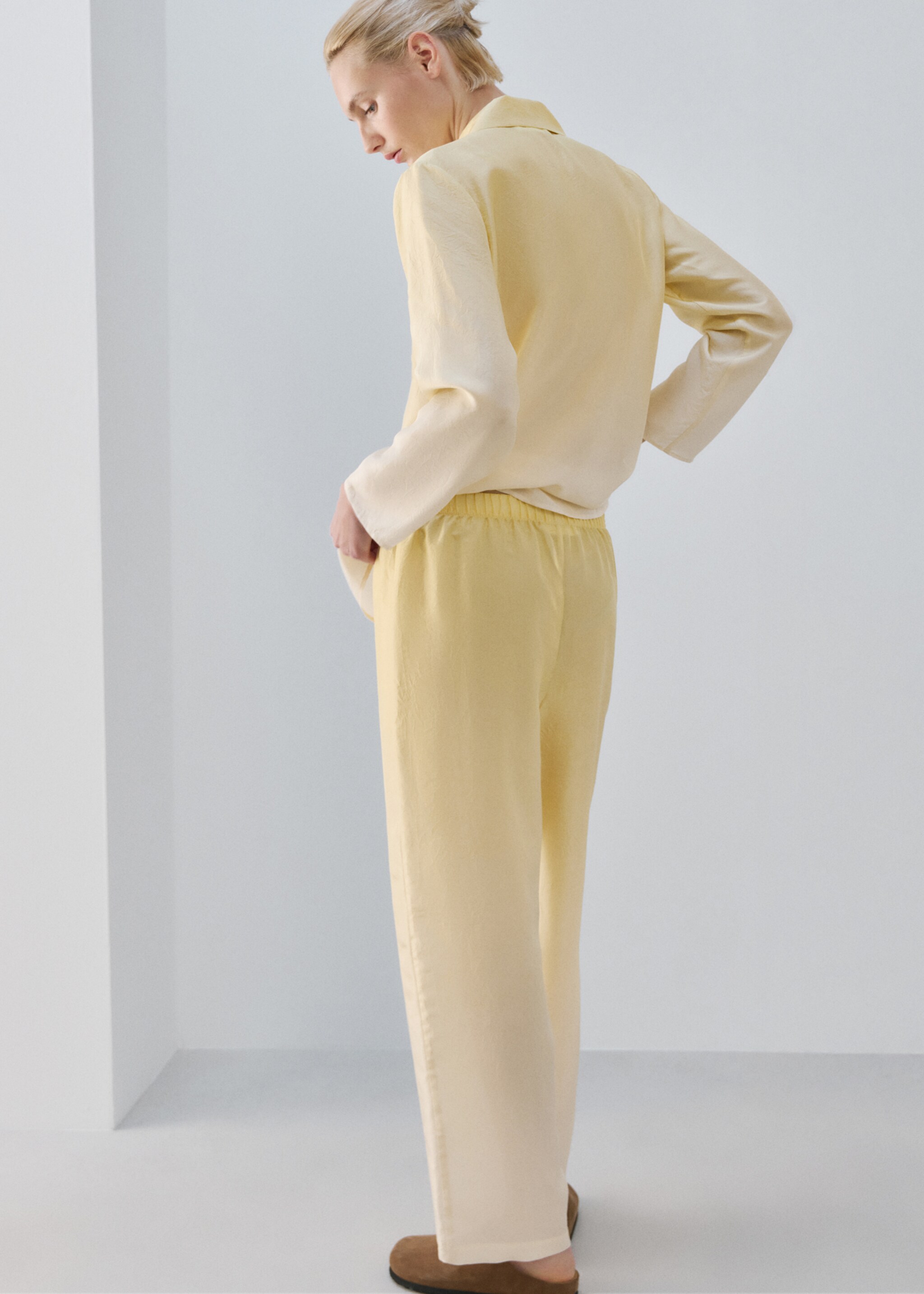 Ombre silk trousers - Reverse of the article, Pastel Yellow. Ref: 27073313-00.