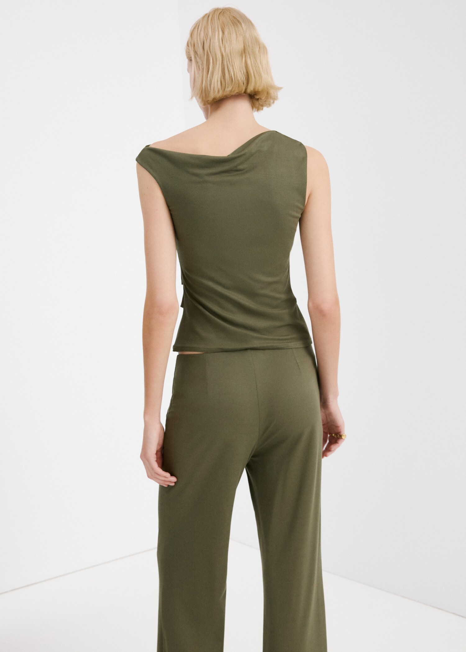 Asymmetrical top with draped neckline - Reverse of the article